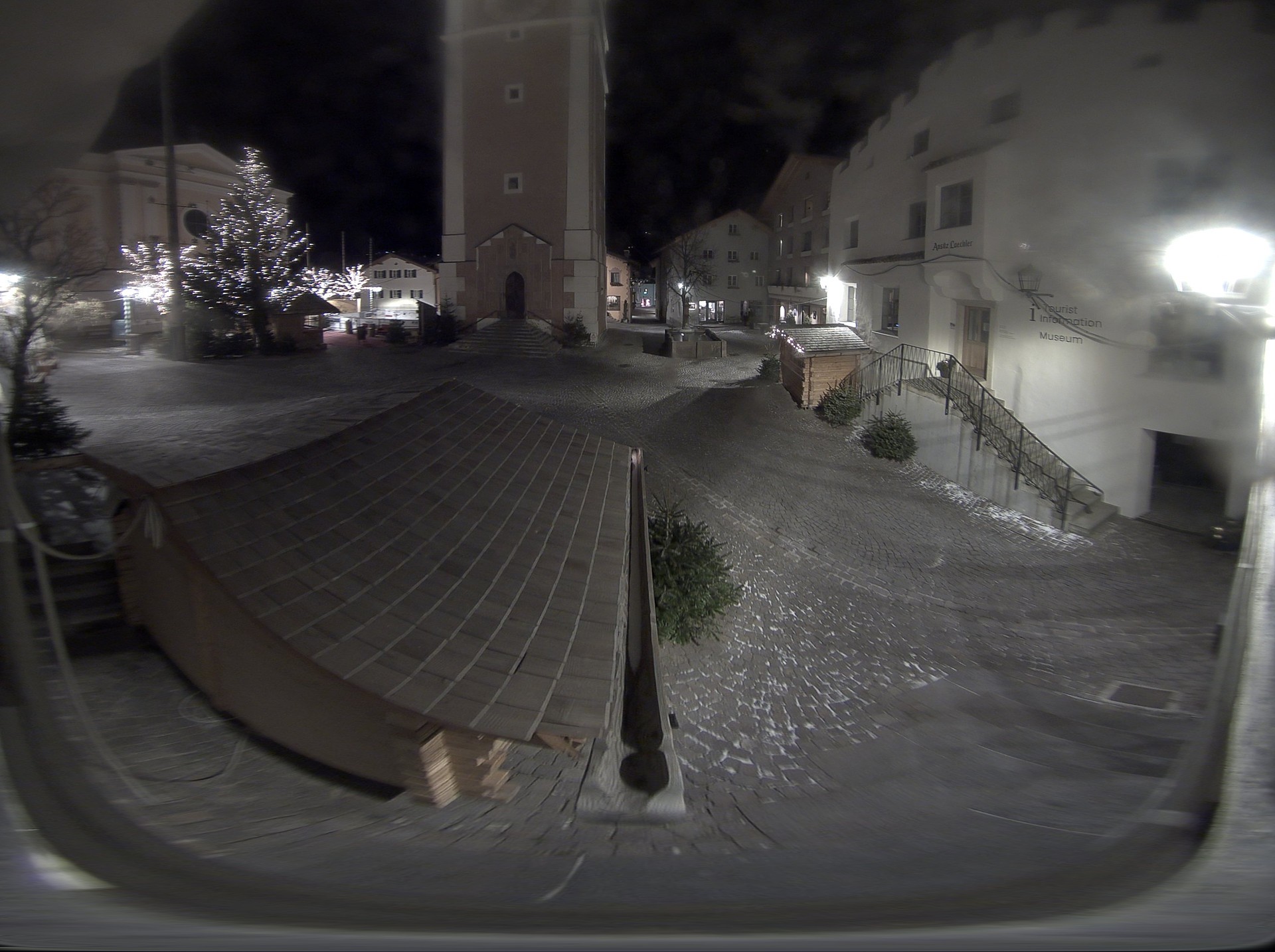 Archiv Foto Webcam Dorfplatz Kastelruth, Südtirol