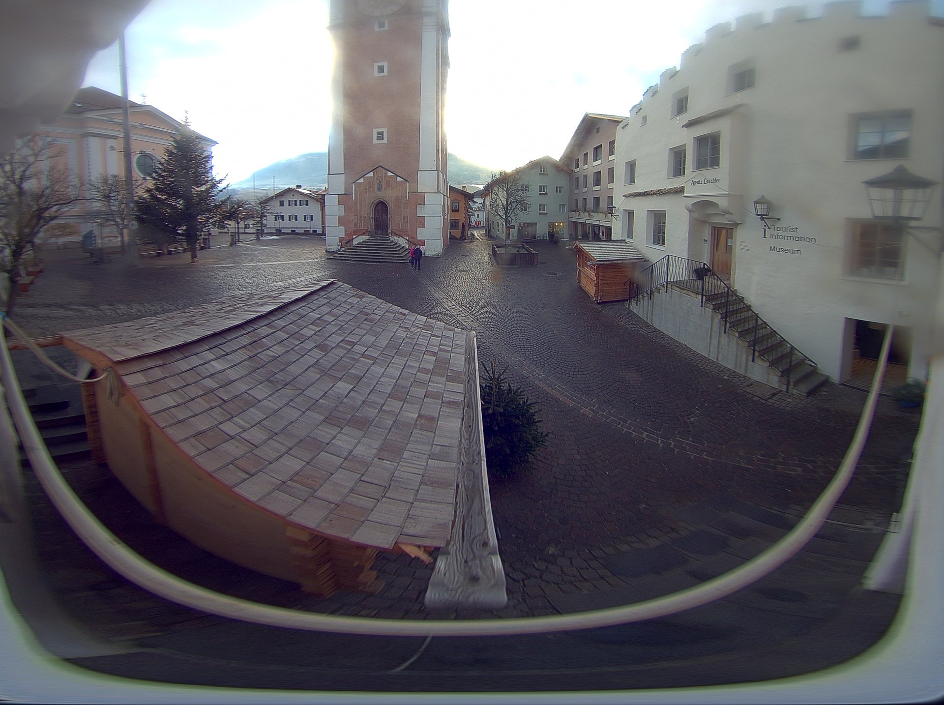 Archiv Foto Webcam Dorfplatz Kastelruth, Südtirol