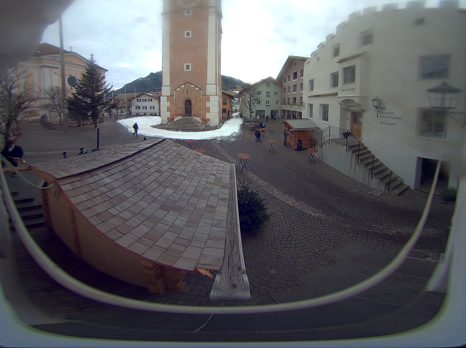 Archiv Foto Webcam Dorfplatz Kastelruth, Südtirol