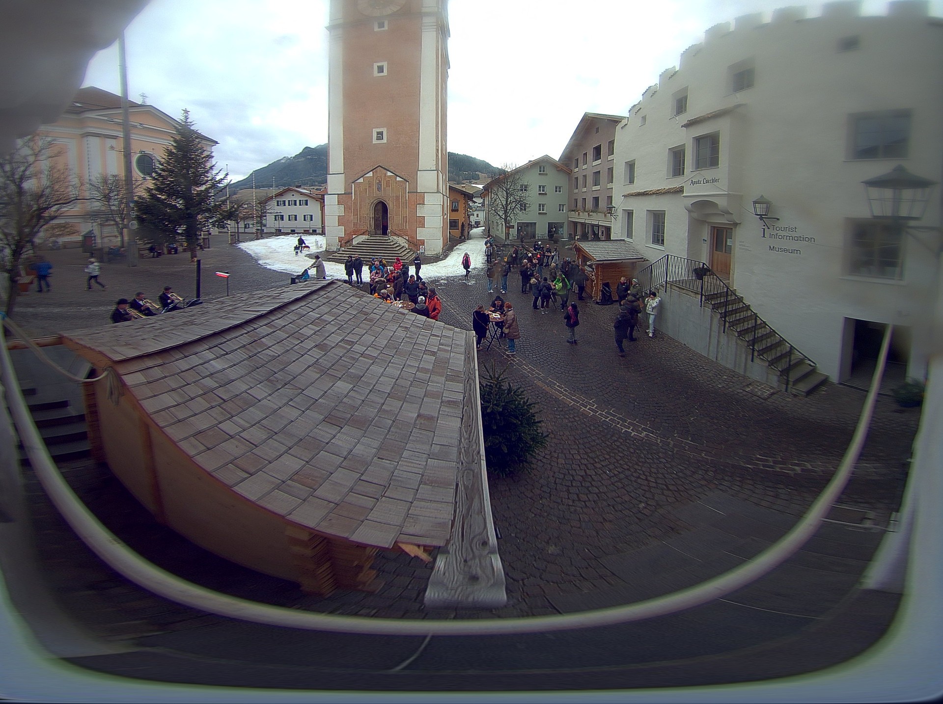 Archiv Foto Webcam Dorfplatz Kastelruth, Südtirol