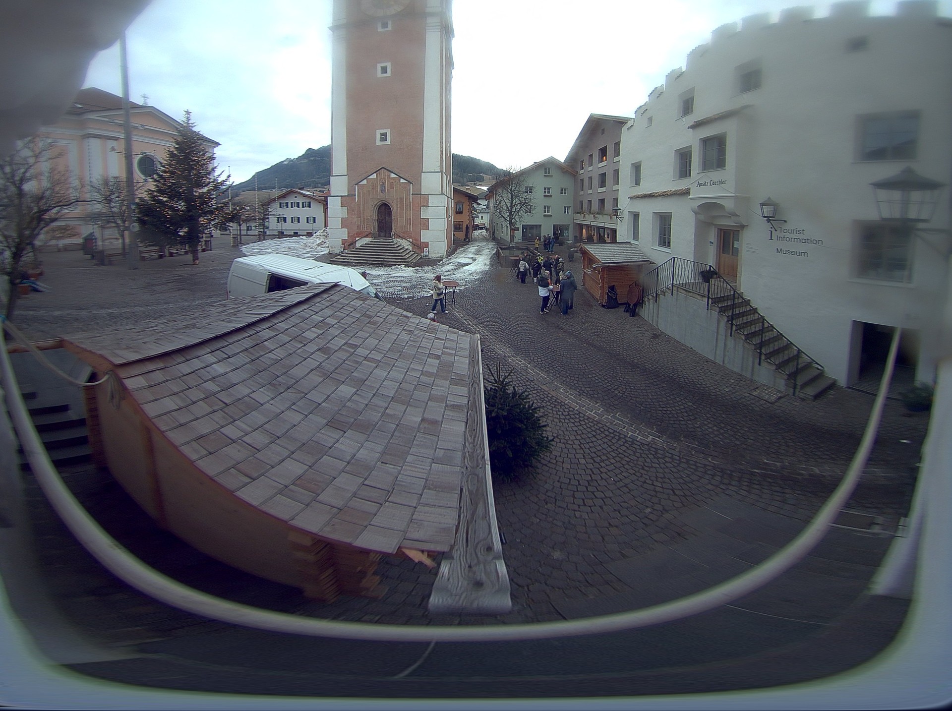 Archiv Foto Webcam Dorfplatz Kastelruth, Südtirol
