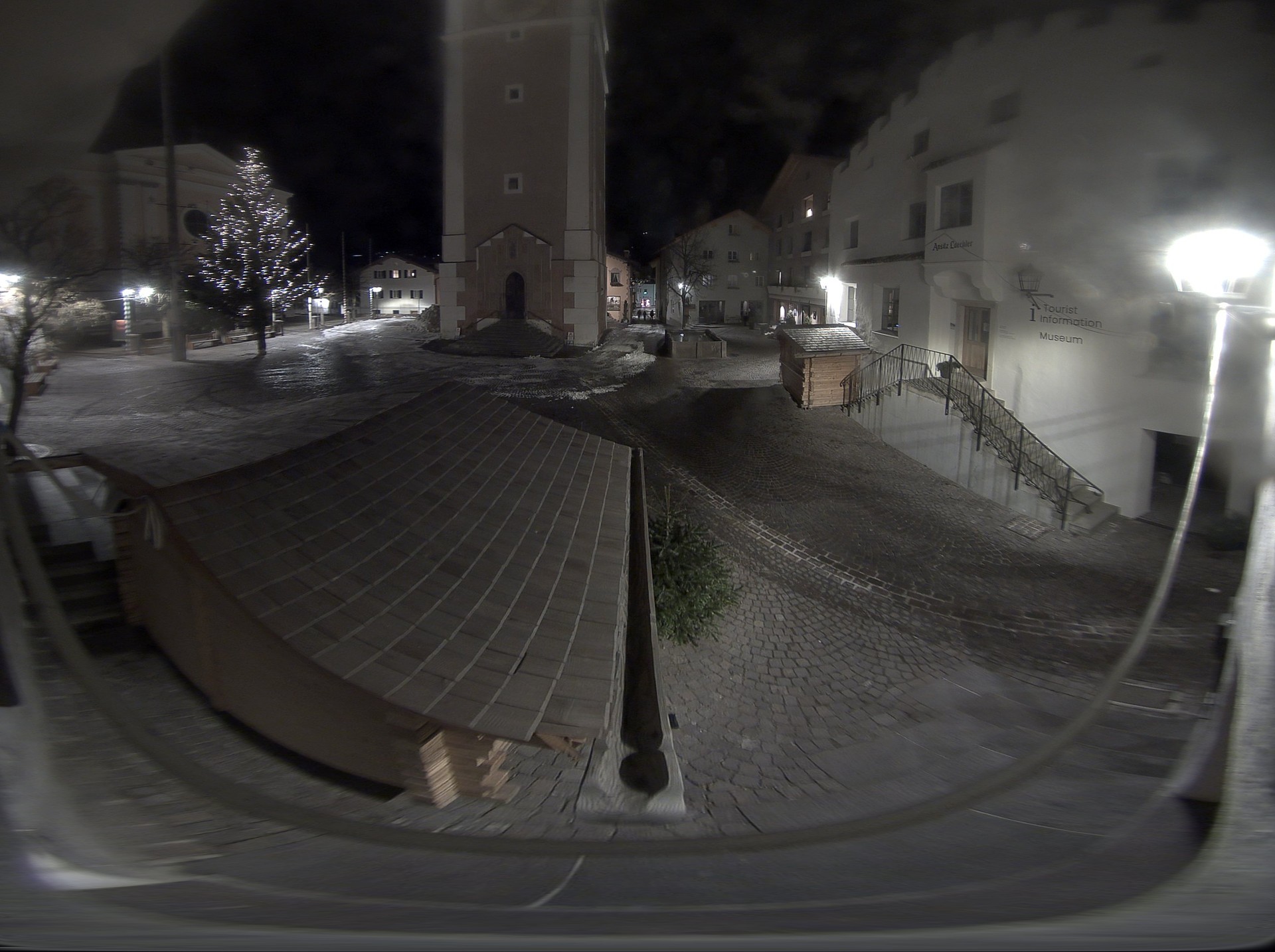 Archiv Foto Webcam Dorfplatz Kastelruth, Südtirol