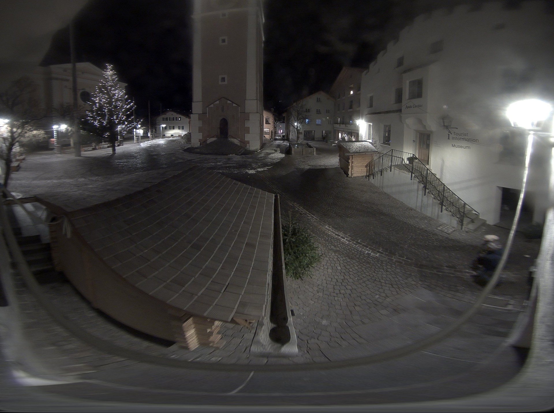 Archiv Foto Webcam Dorfplatz Kastelruth, Südtirol