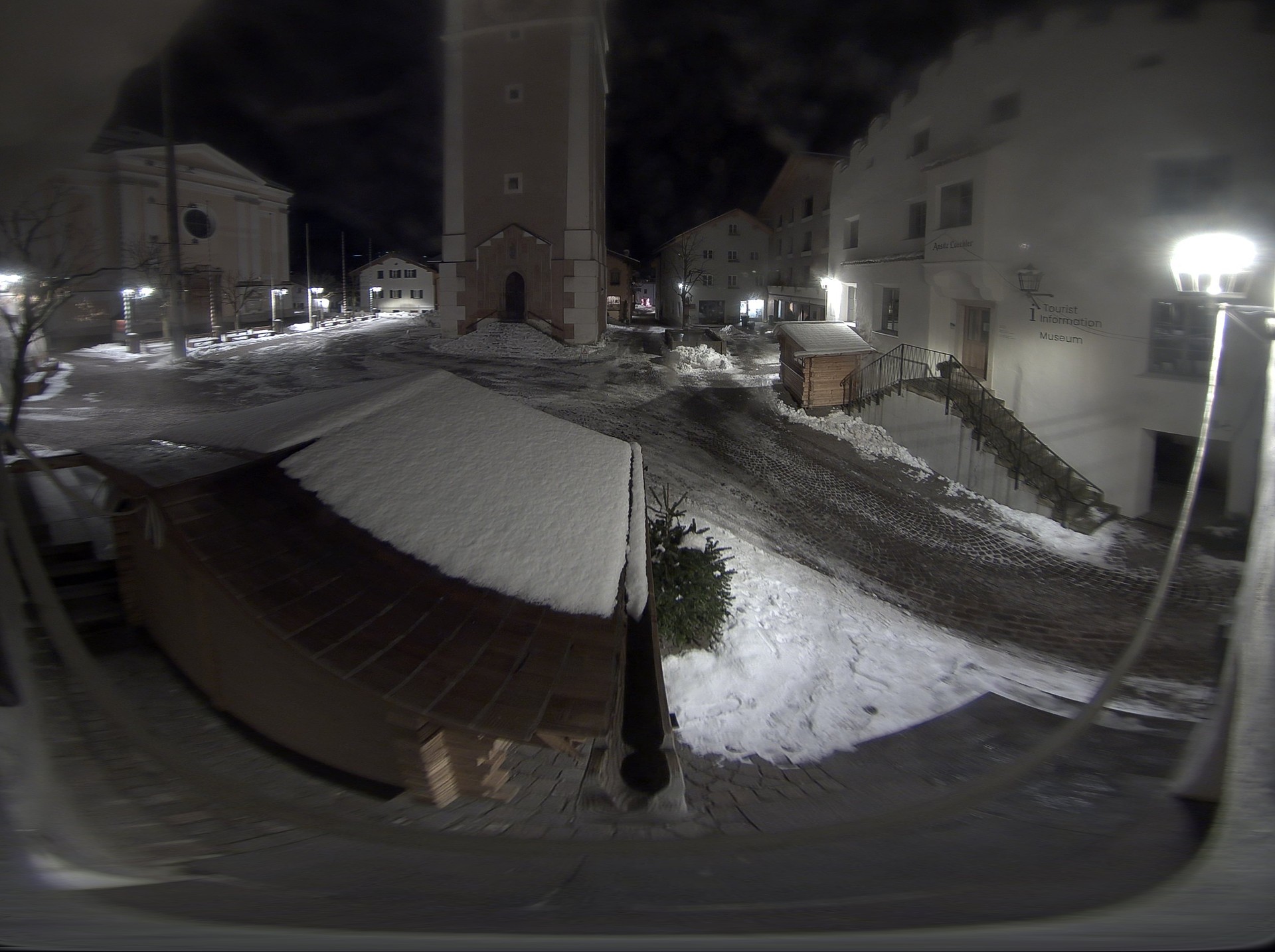 Archiv Foto Webcam Dorfplatz Kastelruth, Südtirol