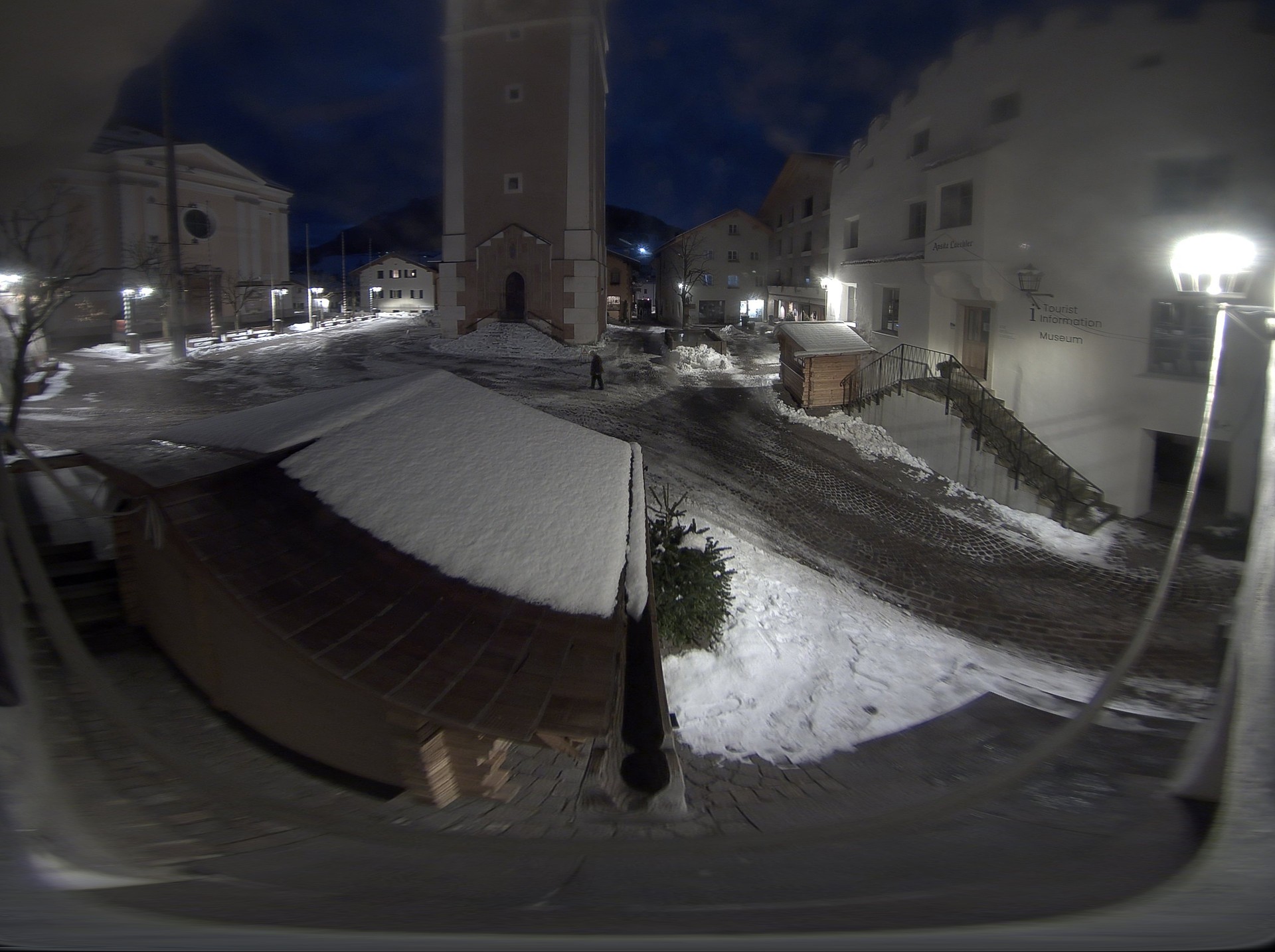 Archiv Foto Webcam Dorfplatz Kastelruth, Südtirol