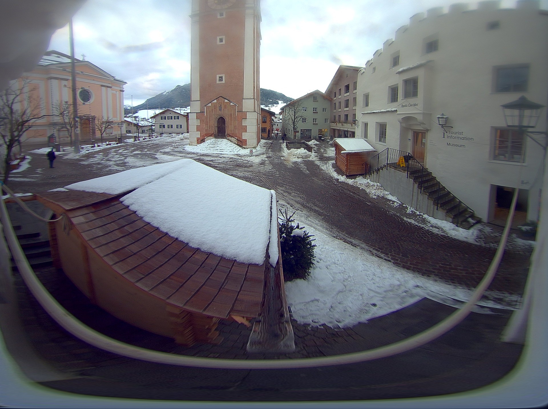 Archiv Foto Webcam Dorfplatz Kastelruth, Südtirol
