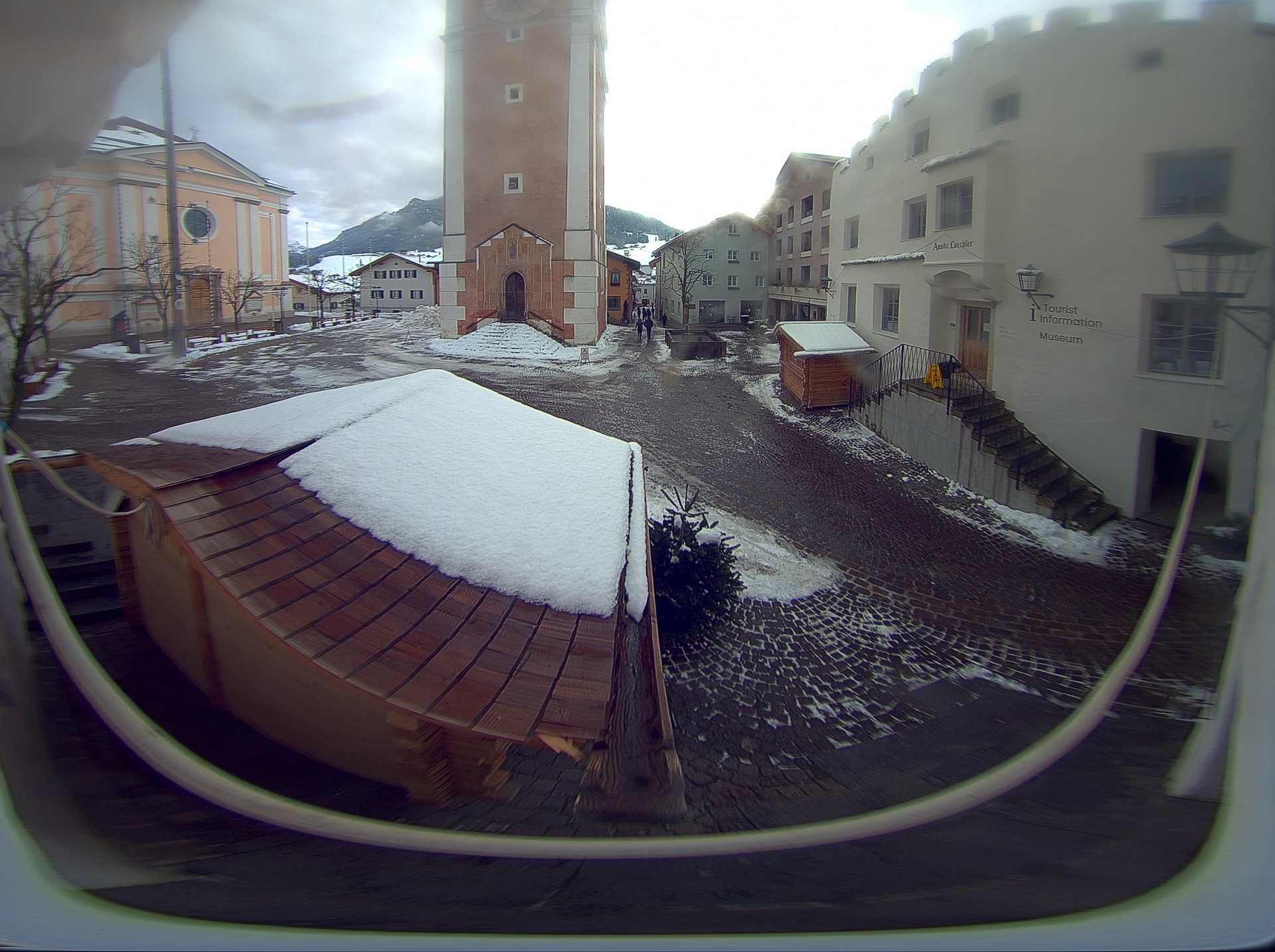 Archiv Foto Webcam Dorfplatz Kastelruth, Südtirol