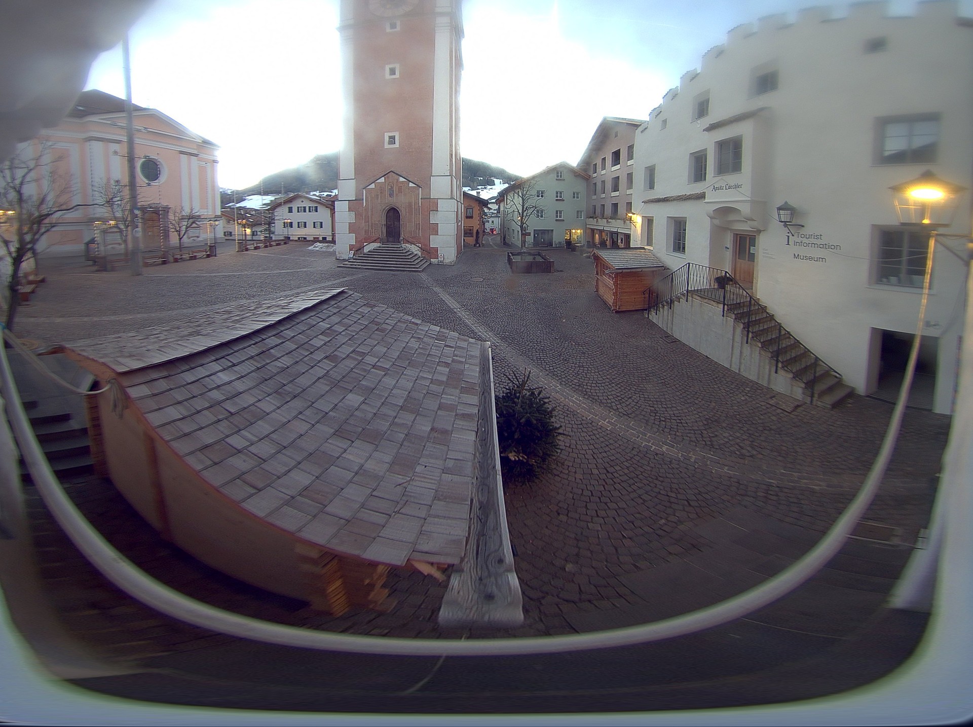 Archiv Foto Webcam Dorfplatz Kastelruth, Südtirol