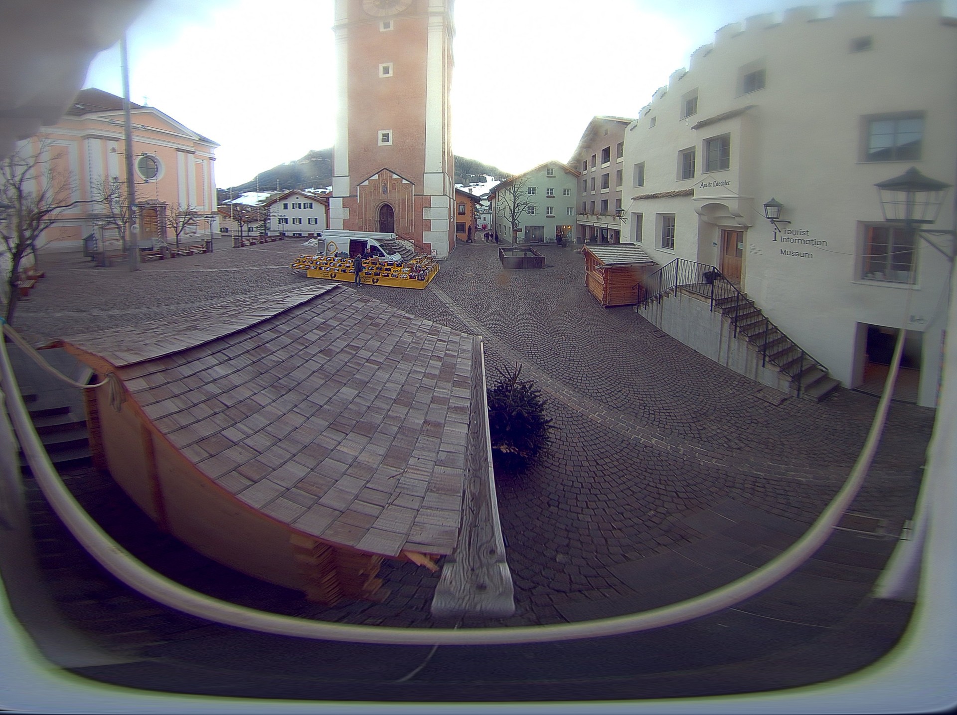 Archiv Foto Webcam Dorfplatz Kastelruth, Südtirol