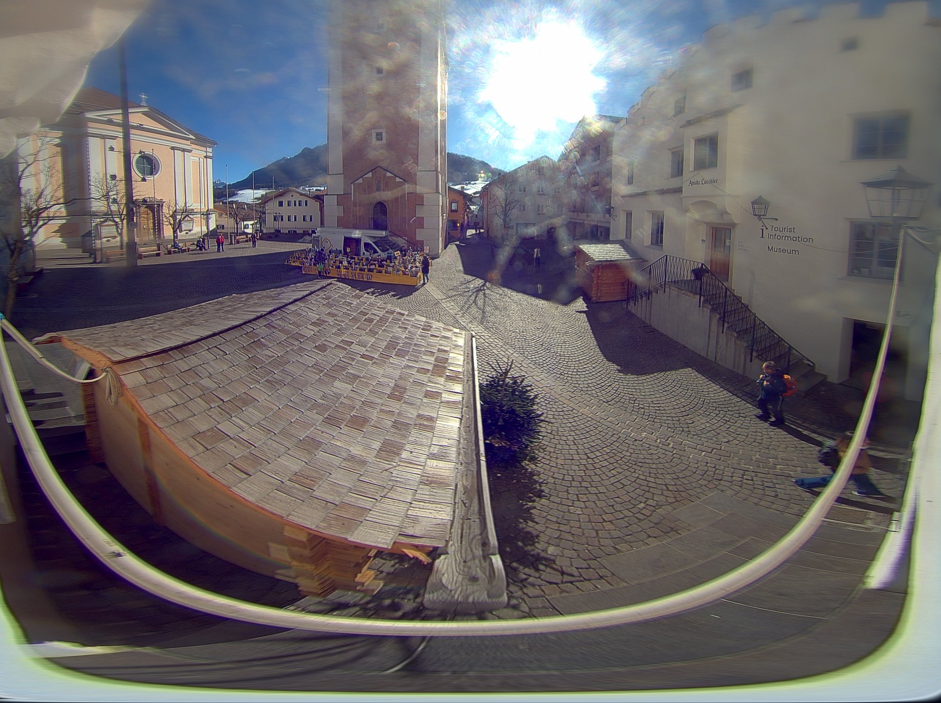 Archiv Foto Webcam Dorfplatz Kastelruth, Südtirol