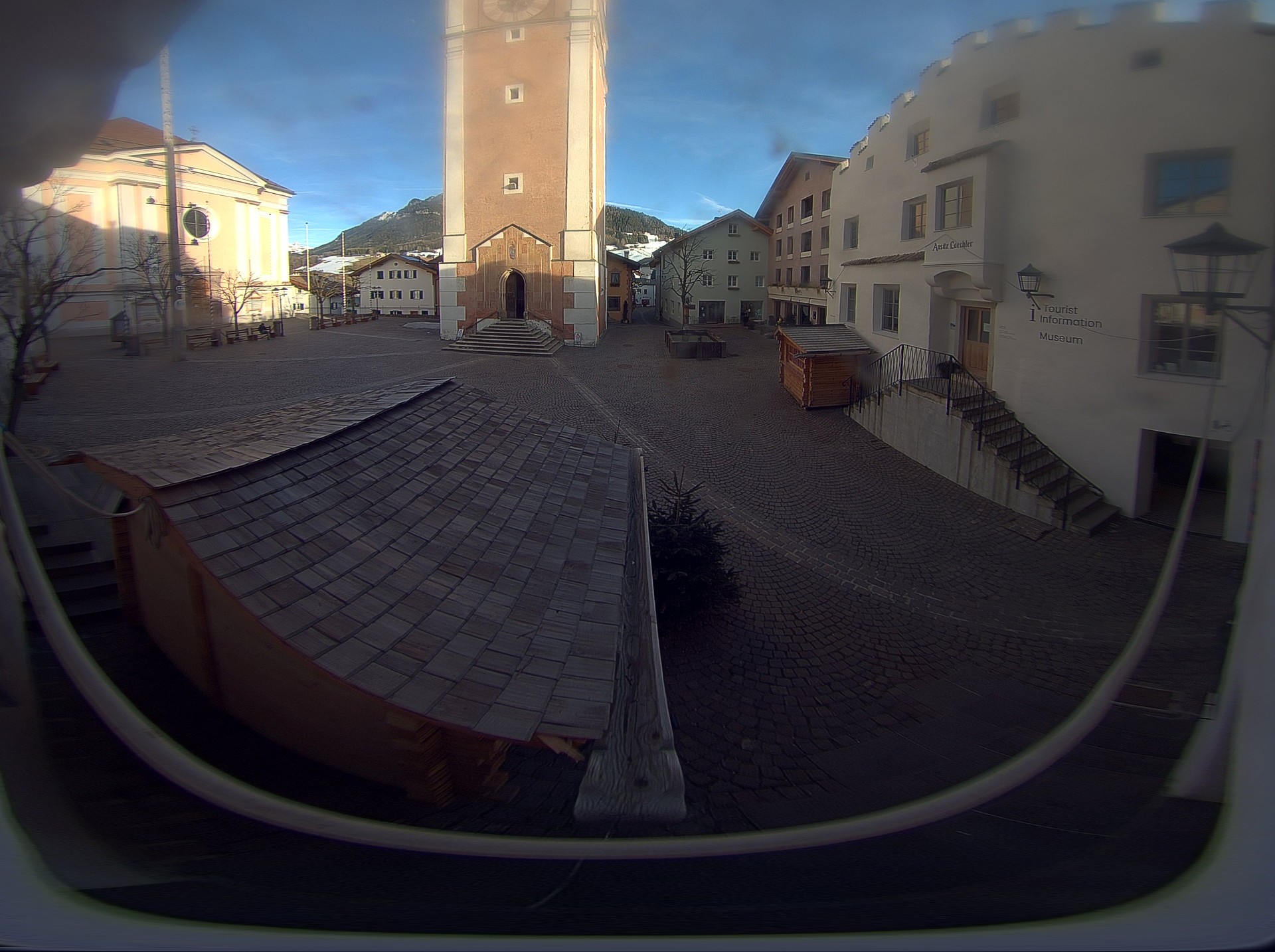 Archiv Foto Webcam Dorfplatz Kastelruth, Südtirol