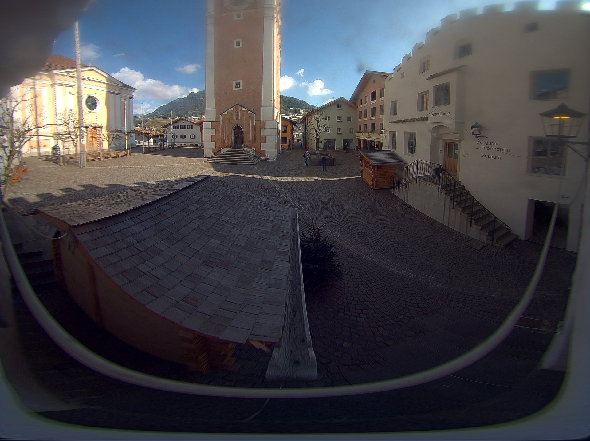 Archiv Foto Webcam Dorfplatz Kastelruth, Südtirol