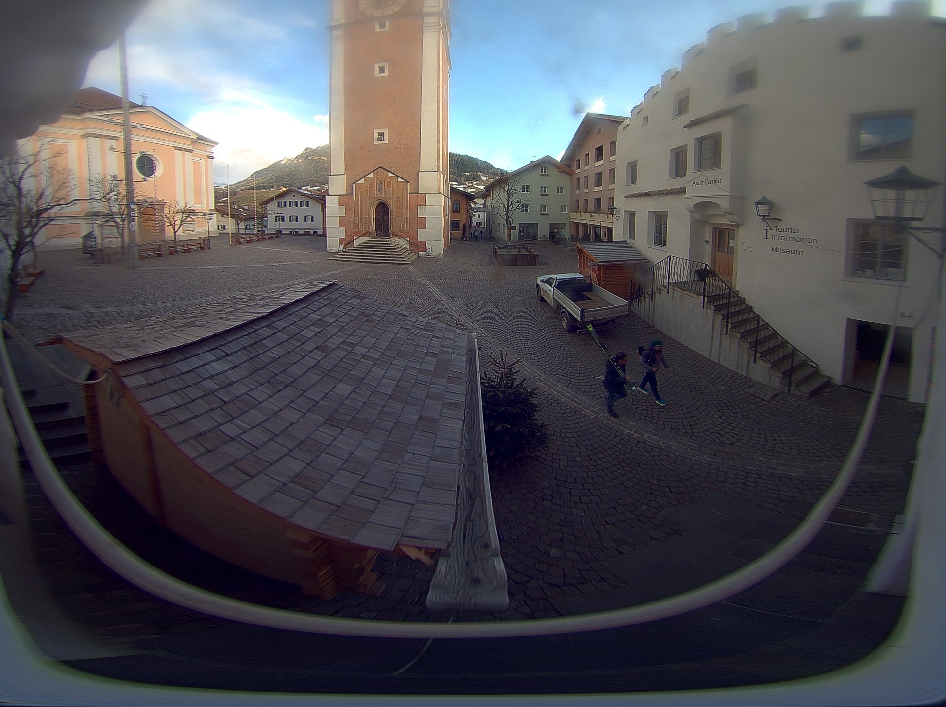 Archiv Foto Webcam Dorfplatz Kastelruth, Südtirol