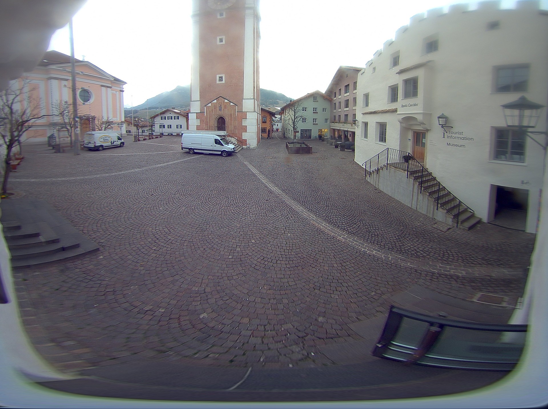 Archiv Foto Webcam Dorfplatz Kastelruth, Südtirol