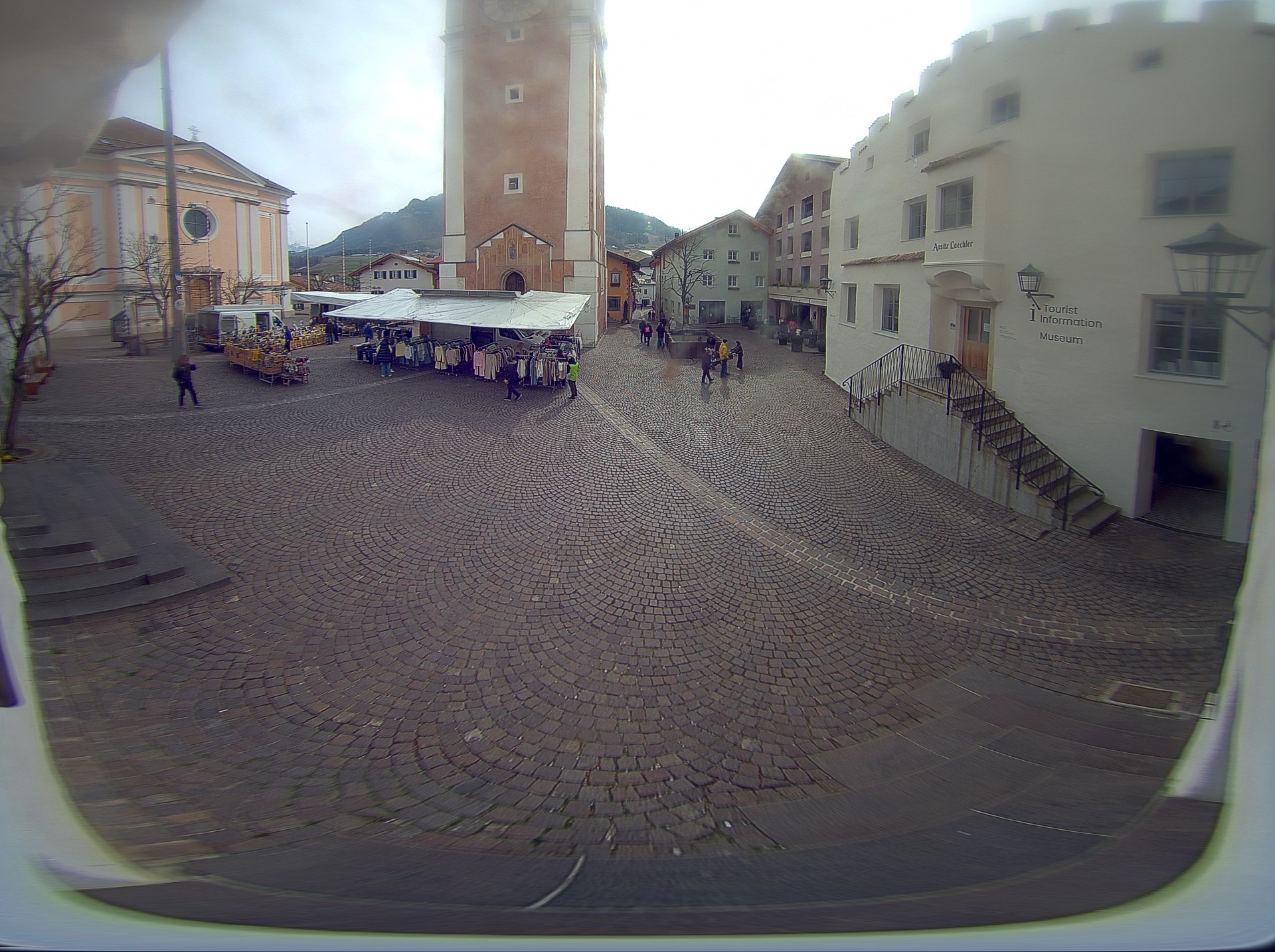 Archiv Foto Webcam Dorfplatz Kastelruth, Südtirol