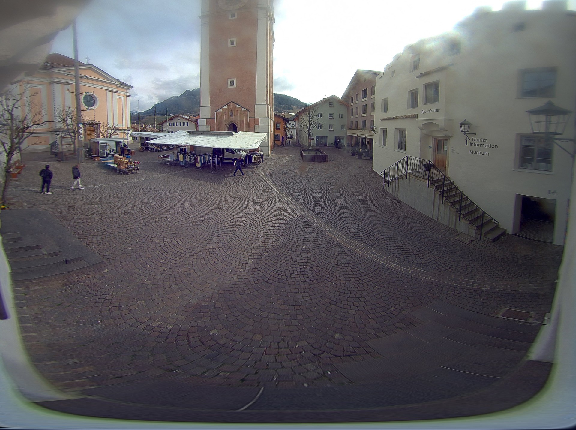 Archiv Foto Webcam Dorfplatz Kastelruth, Südtirol