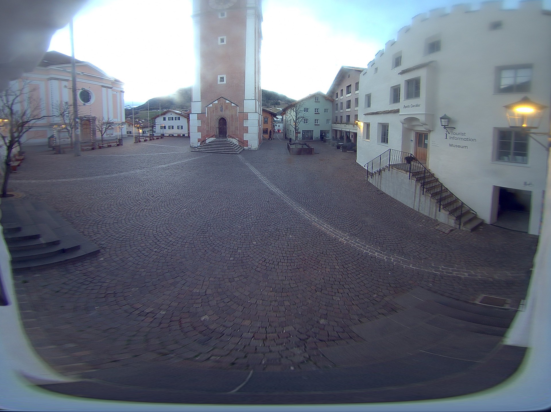 Archiv Foto Webcam Dorfplatz Kastelruth, Südtirol