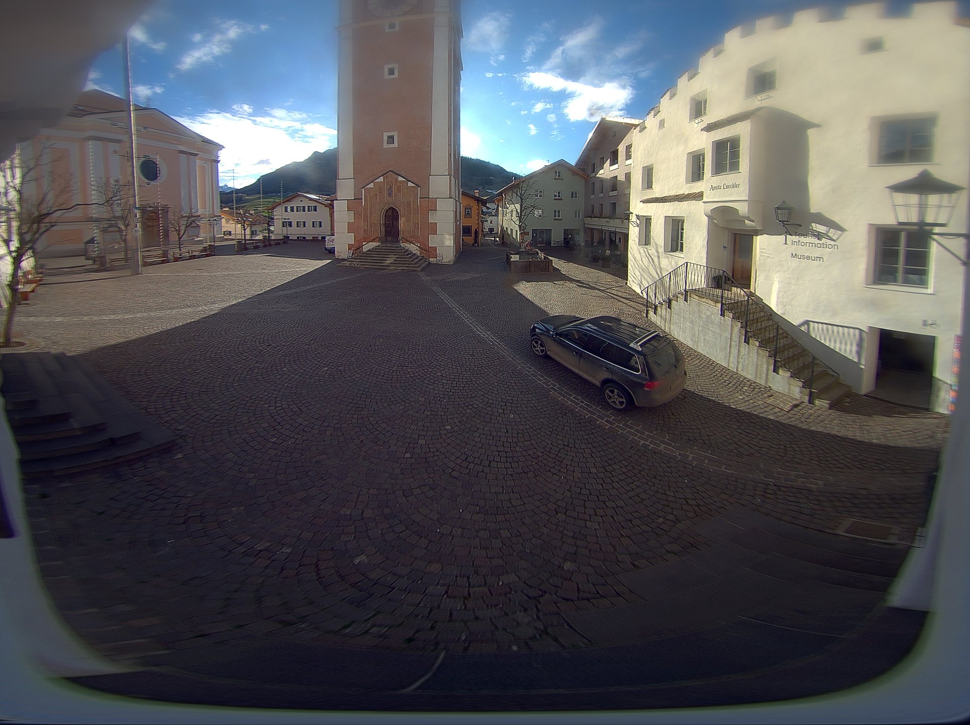 Archiv Foto Webcam Dorfplatz Kastelruth, Südtirol