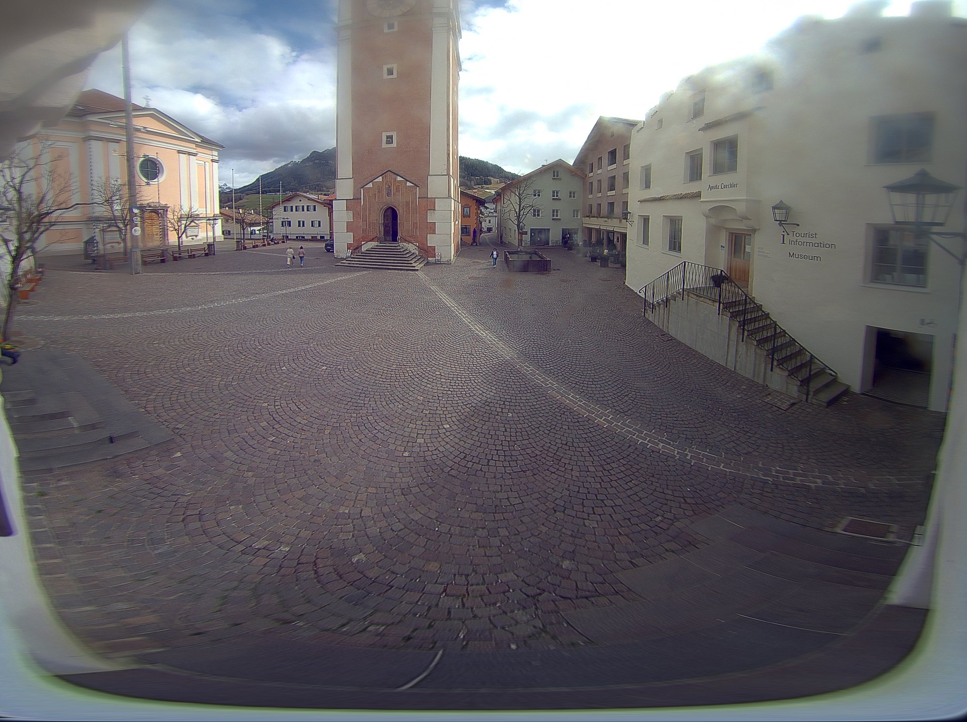 Archiv Foto Webcam Dorfplatz Kastelruth, Südtirol