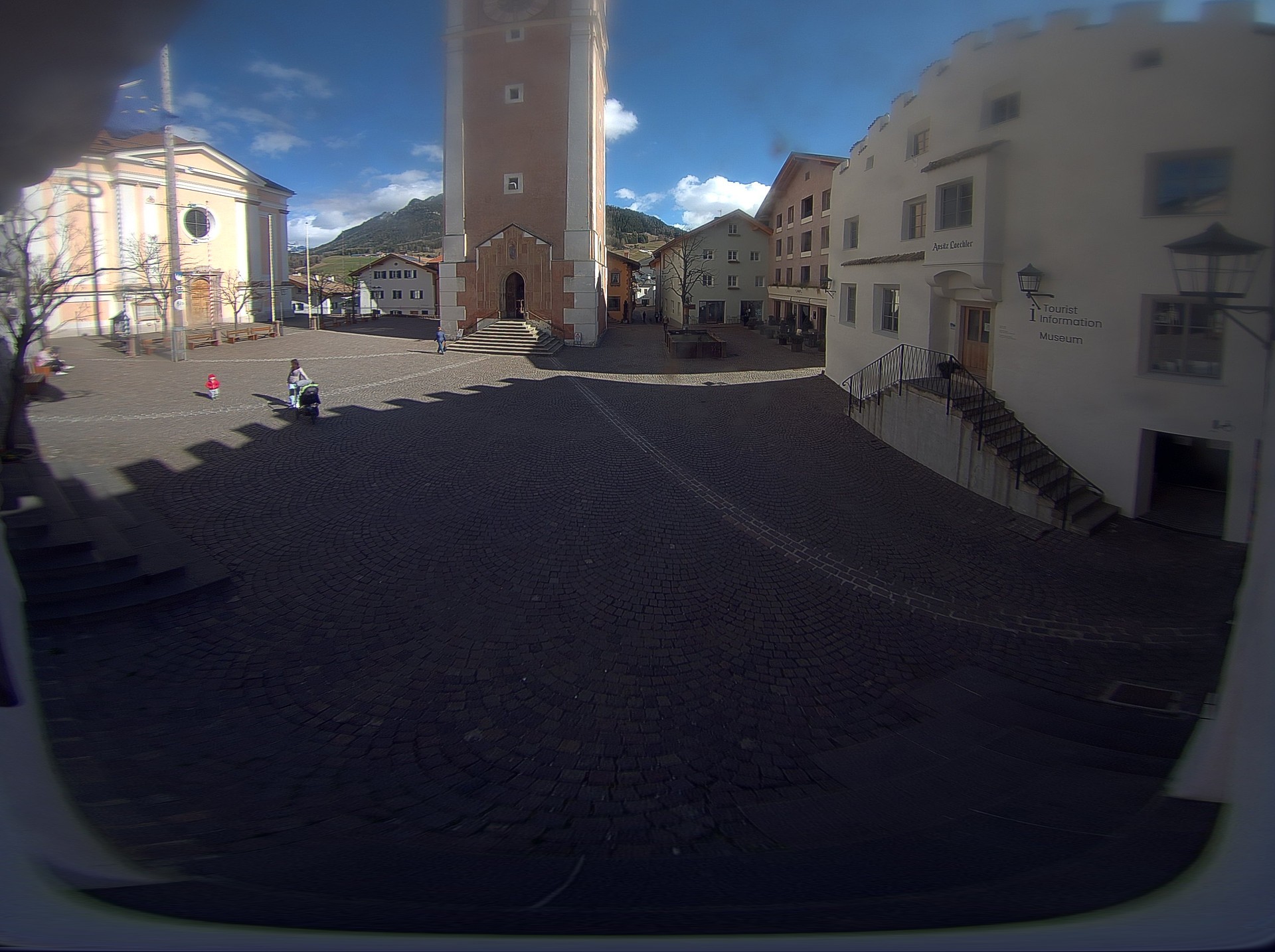 Archiv Foto Webcam Dorfplatz Kastelruth, Südtirol