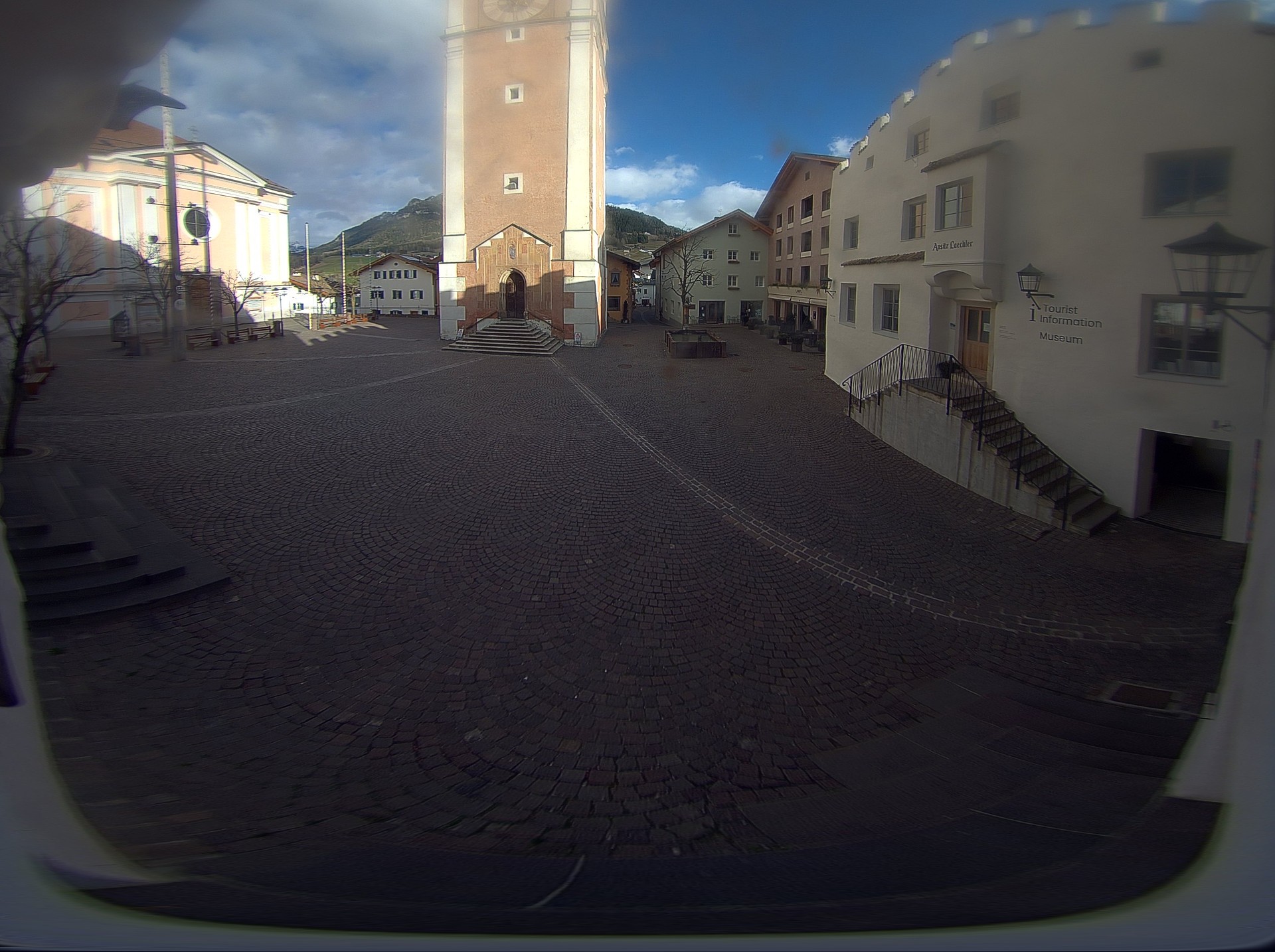 Archiv Foto Webcam Dorfplatz Kastelruth, Südtirol
