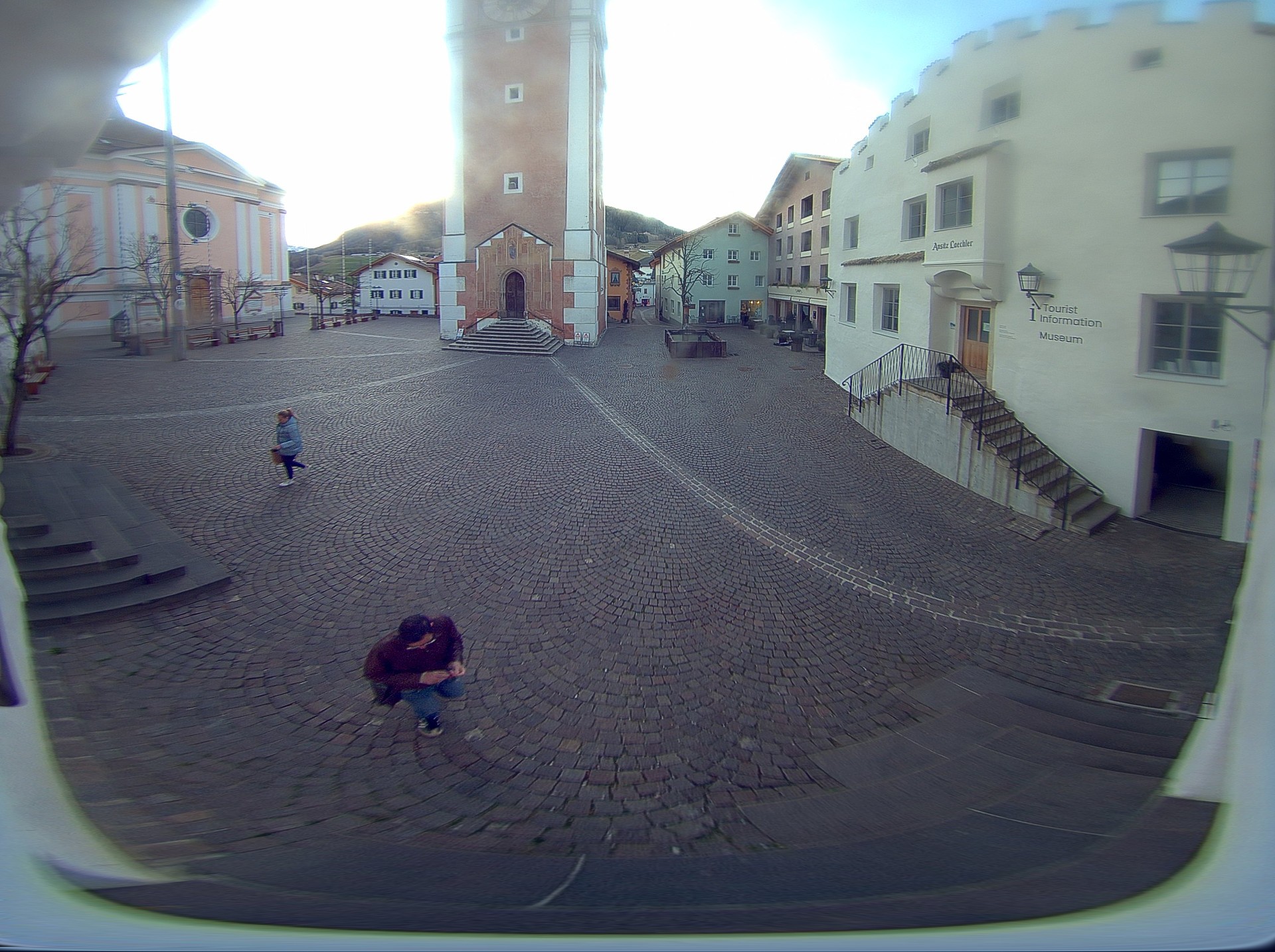 Archiv Foto Webcam Dorfplatz Kastelruth, Südtirol