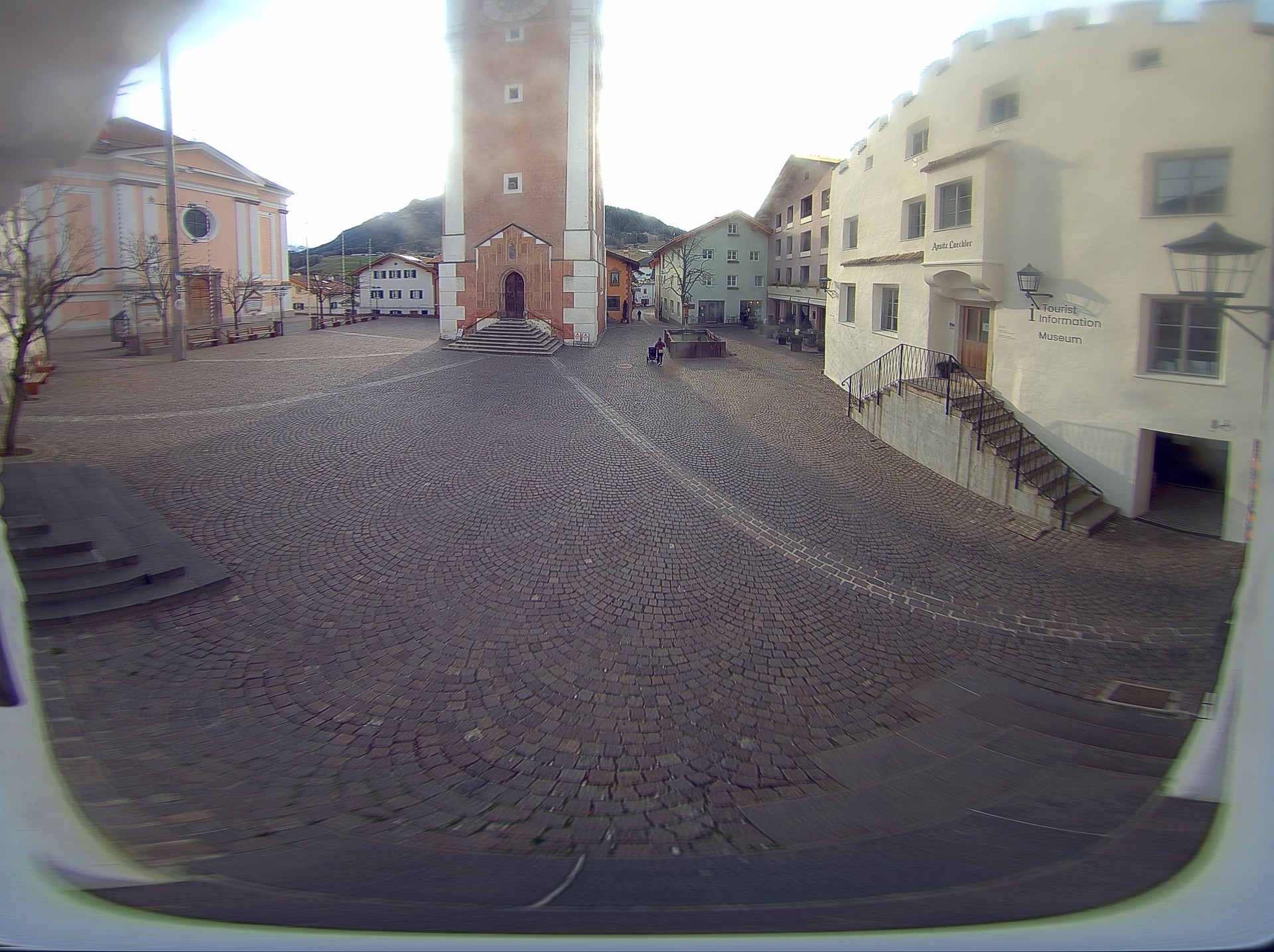 Archiv Foto Webcam Dorfplatz Kastelruth, Südtirol
