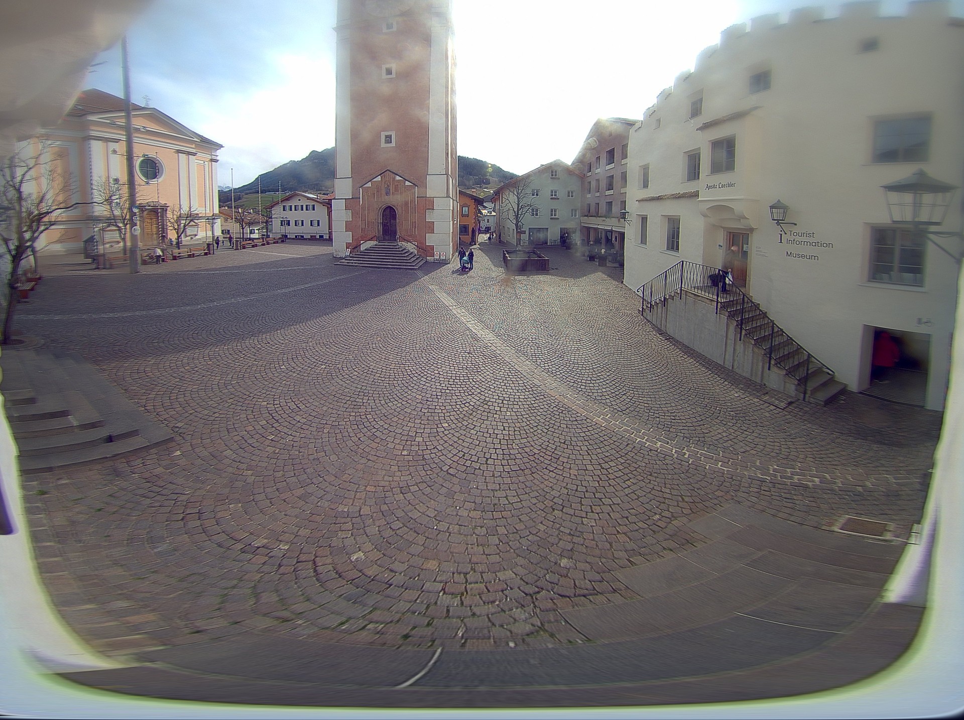 Archiv Foto Webcam Dorfplatz Kastelruth, Südtirol