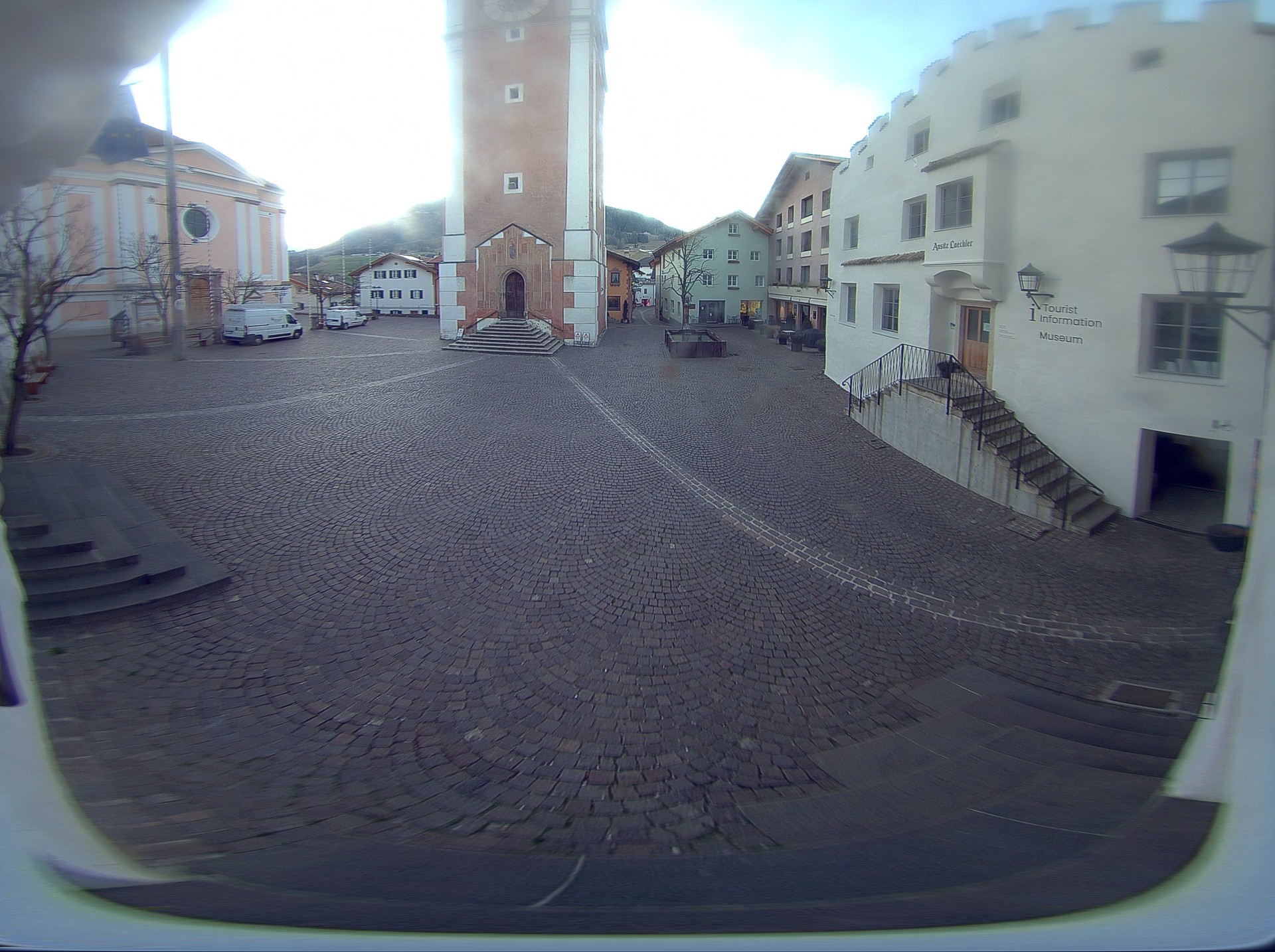 Archiv Foto Webcam Dorfplatz Kastelruth, Südtirol