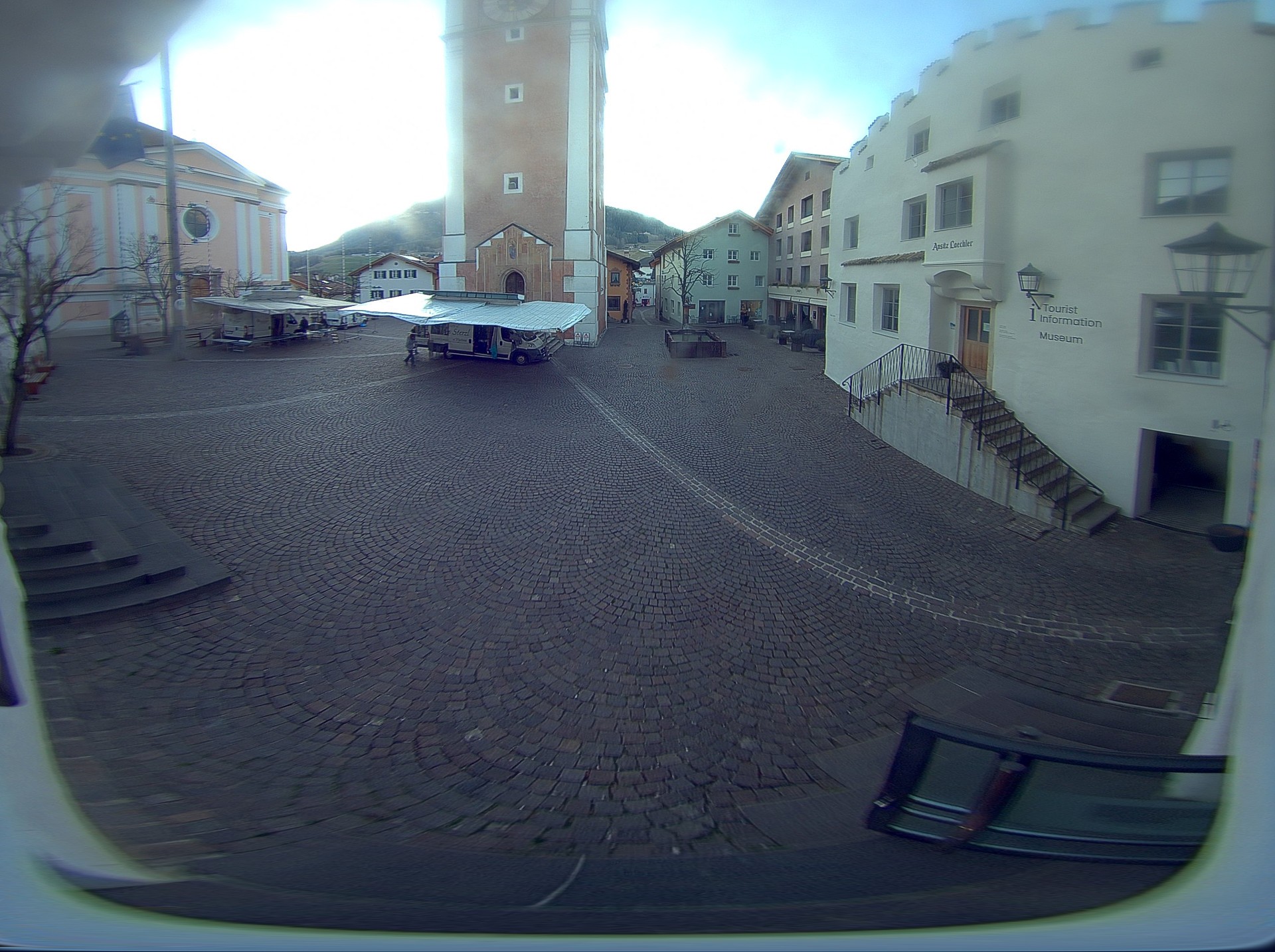 Archiv Foto Webcam Dorfplatz Kastelruth, Südtirol