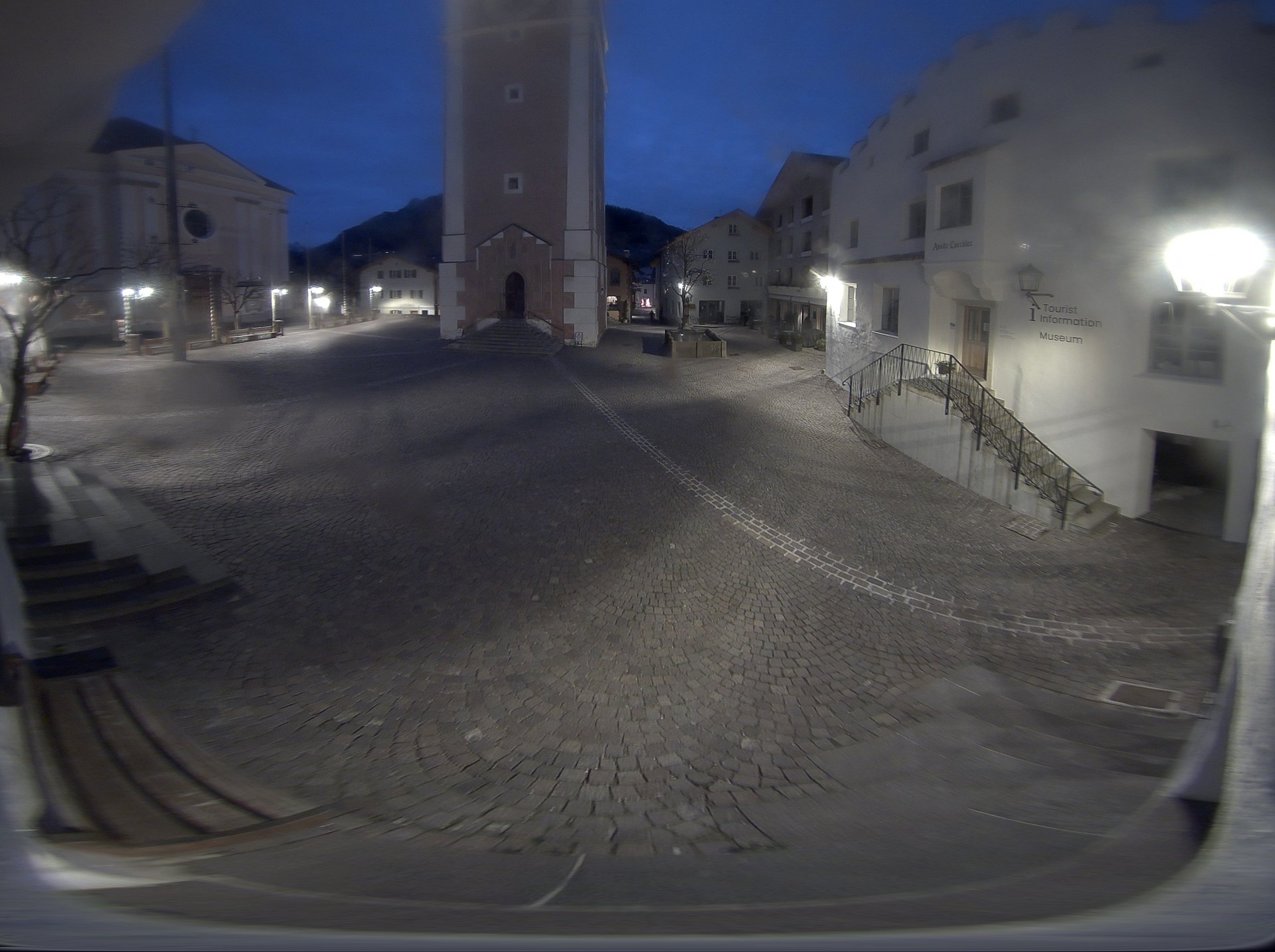 Archiv Foto Webcam Dorfplatz Kastelruth, Südtirol