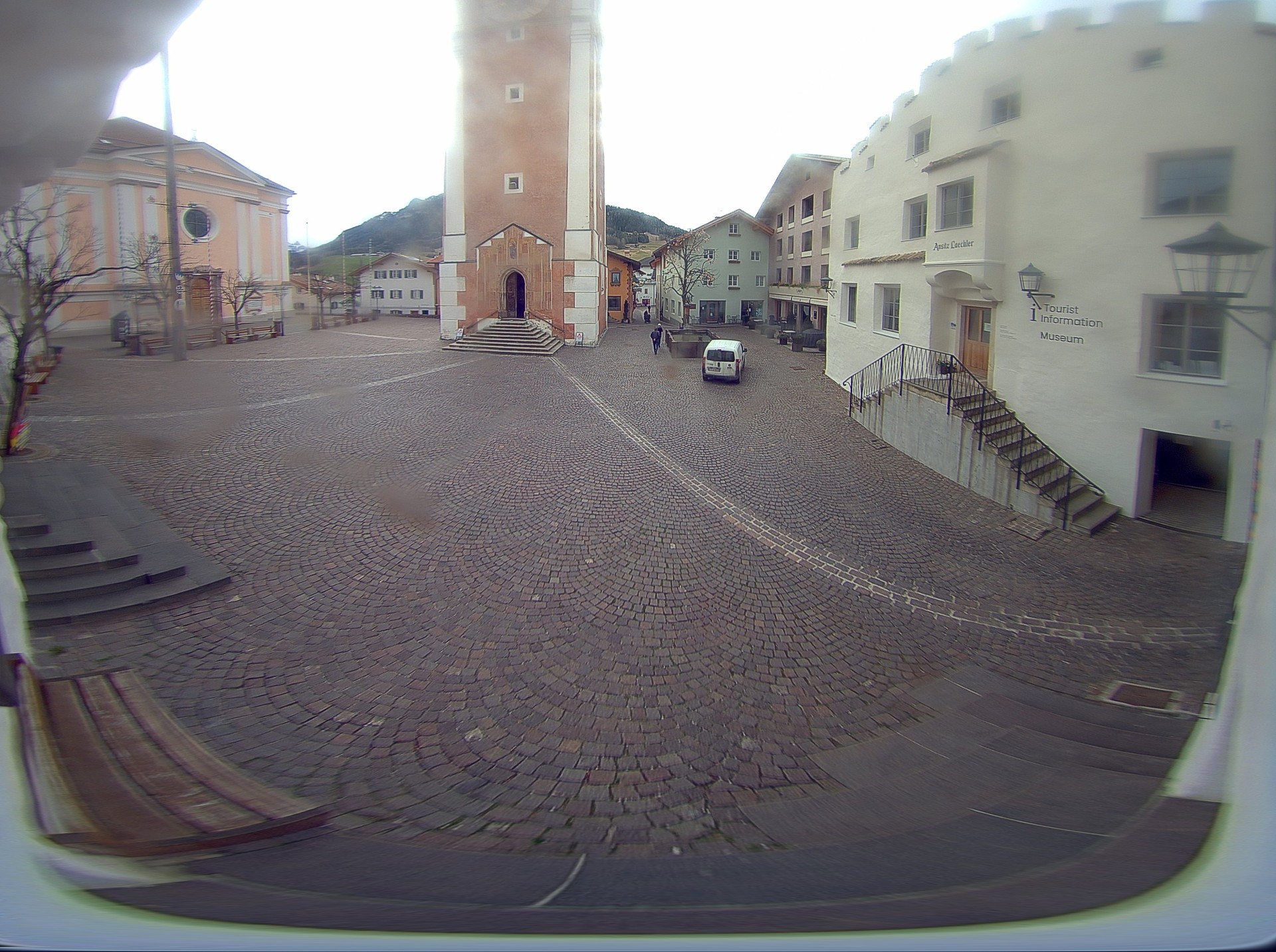 Archiv Foto Webcam Dorfplatz Kastelruth, Südtirol