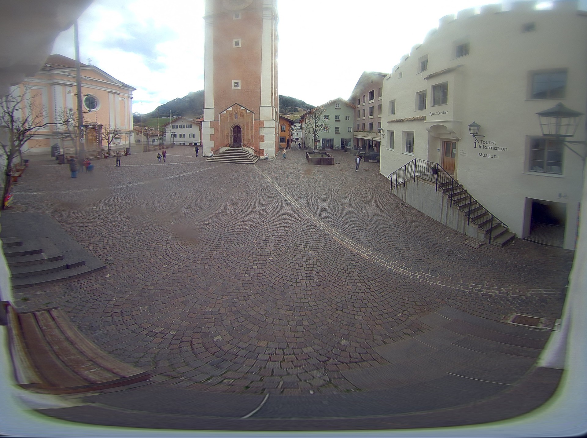 Archiv Foto Webcam Dorfplatz Kastelruth, Südtirol