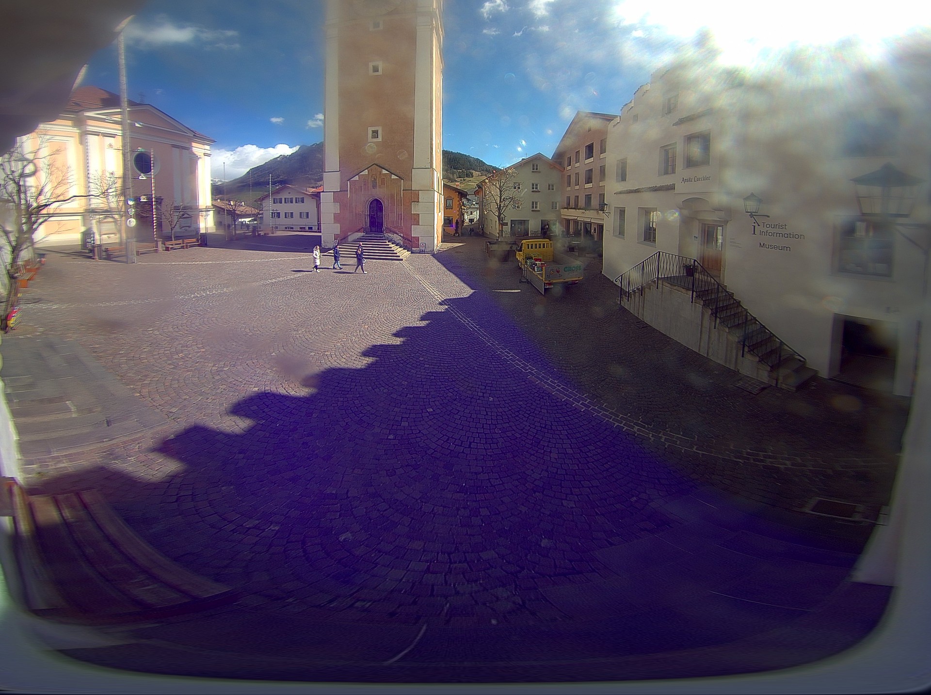 Archiv Foto Webcam Dorfplatz Kastelruth, Südtirol
