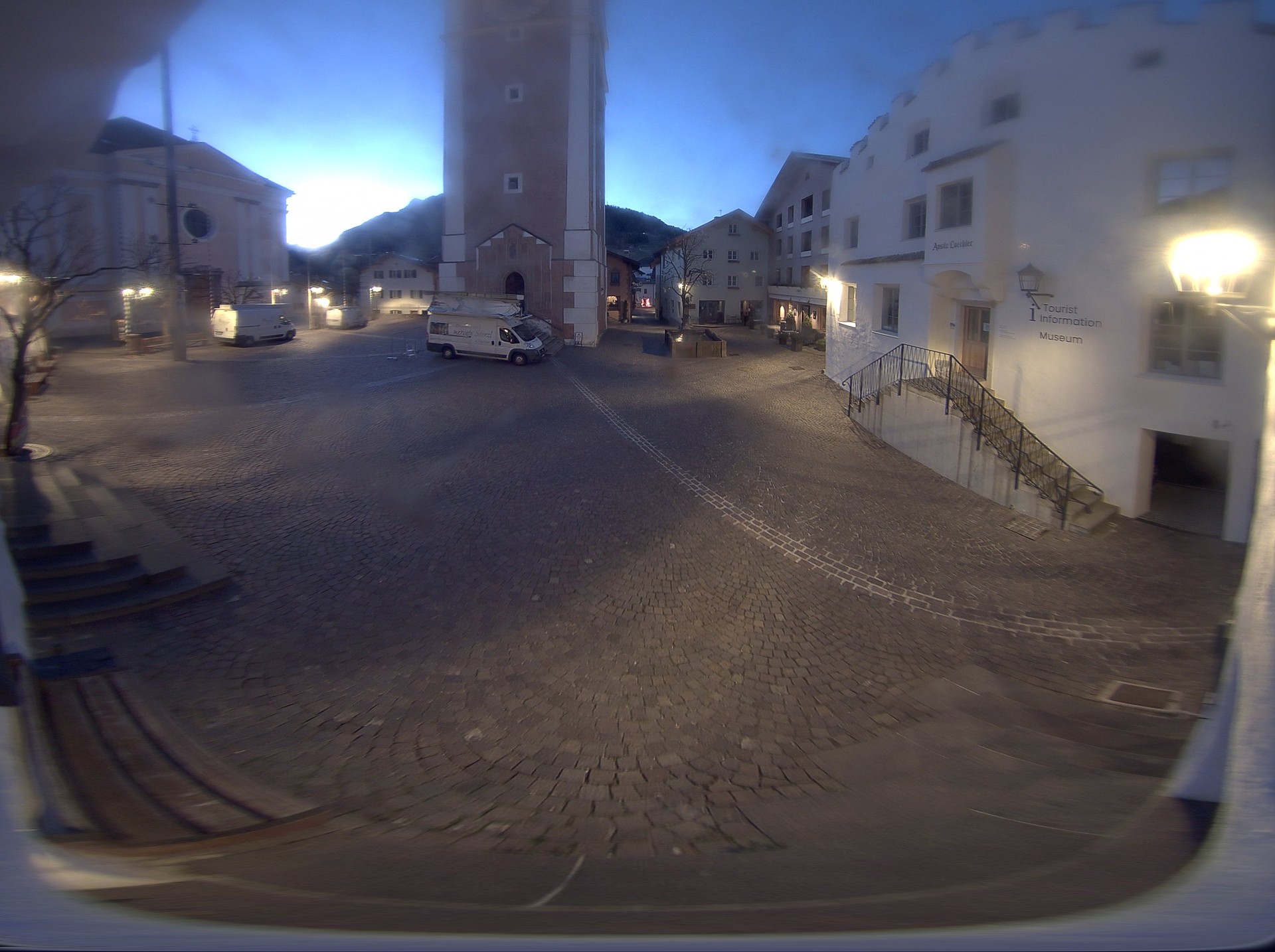 Archiv Foto Webcam Dorfplatz Kastelruth, Südtirol