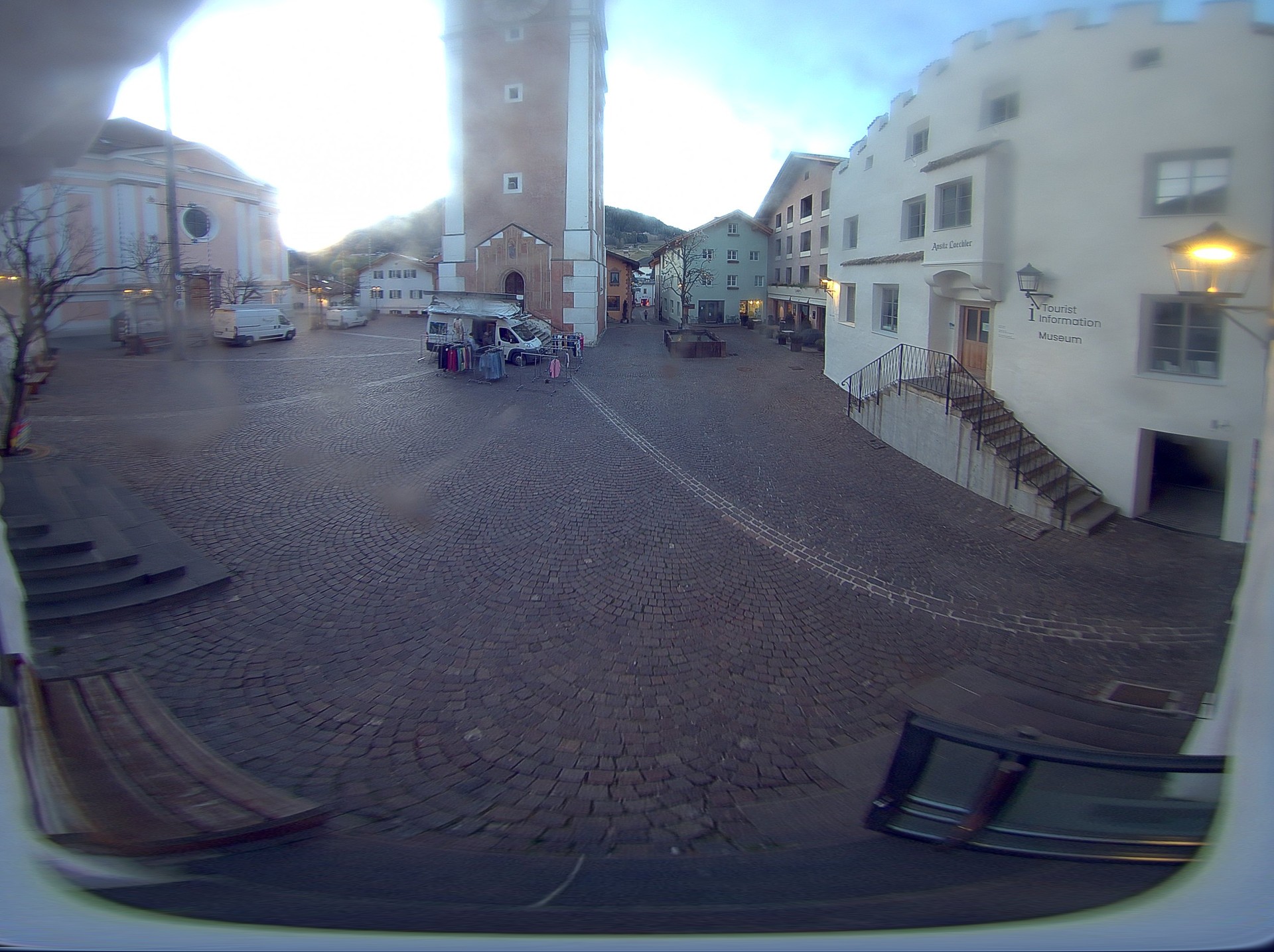 Archiv Foto Webcam Dorfplatz Kastelruth, Südtirol