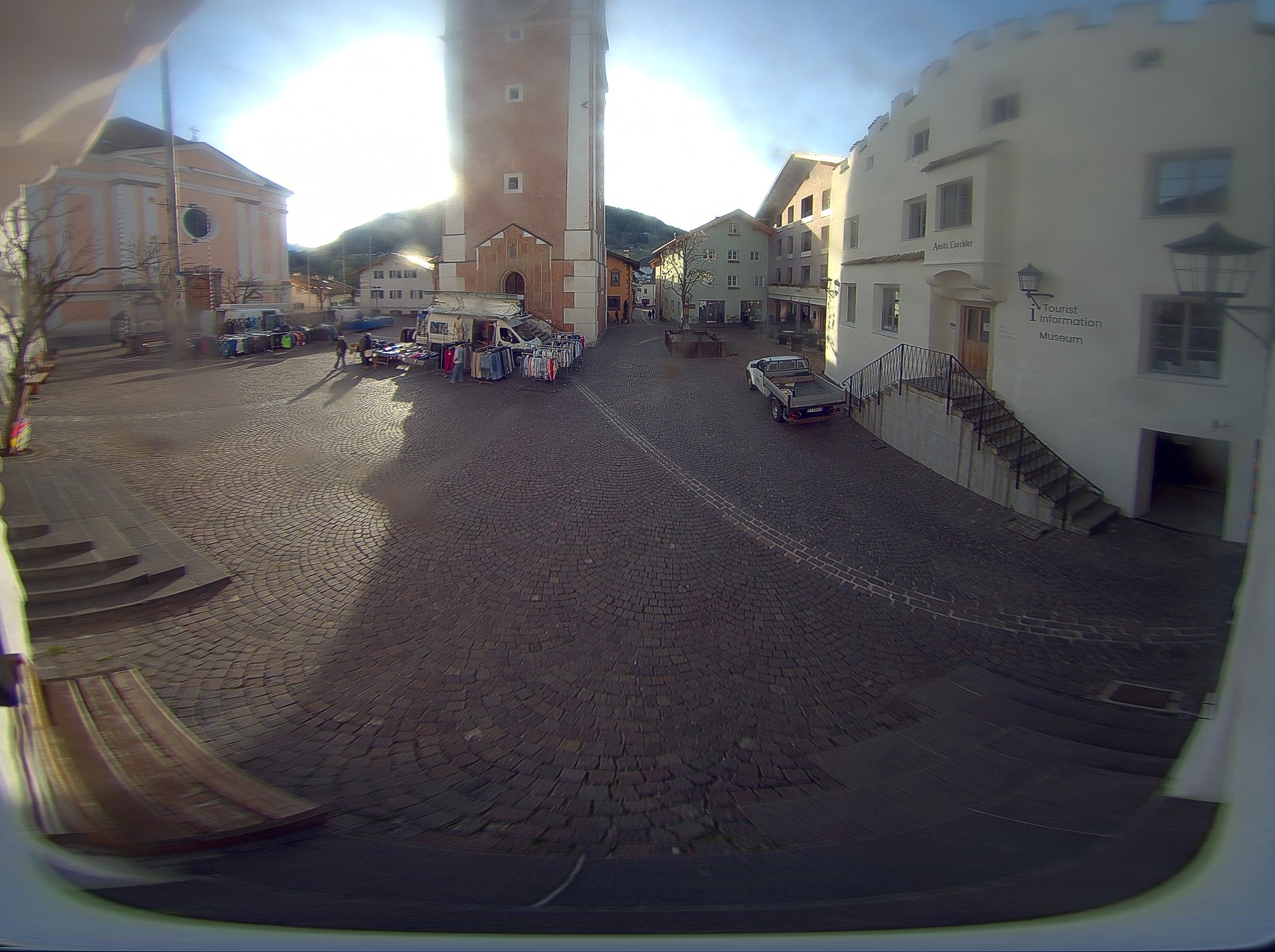 Archiv Foto Webcam Dorfplatz Kastelruth, Südtirol