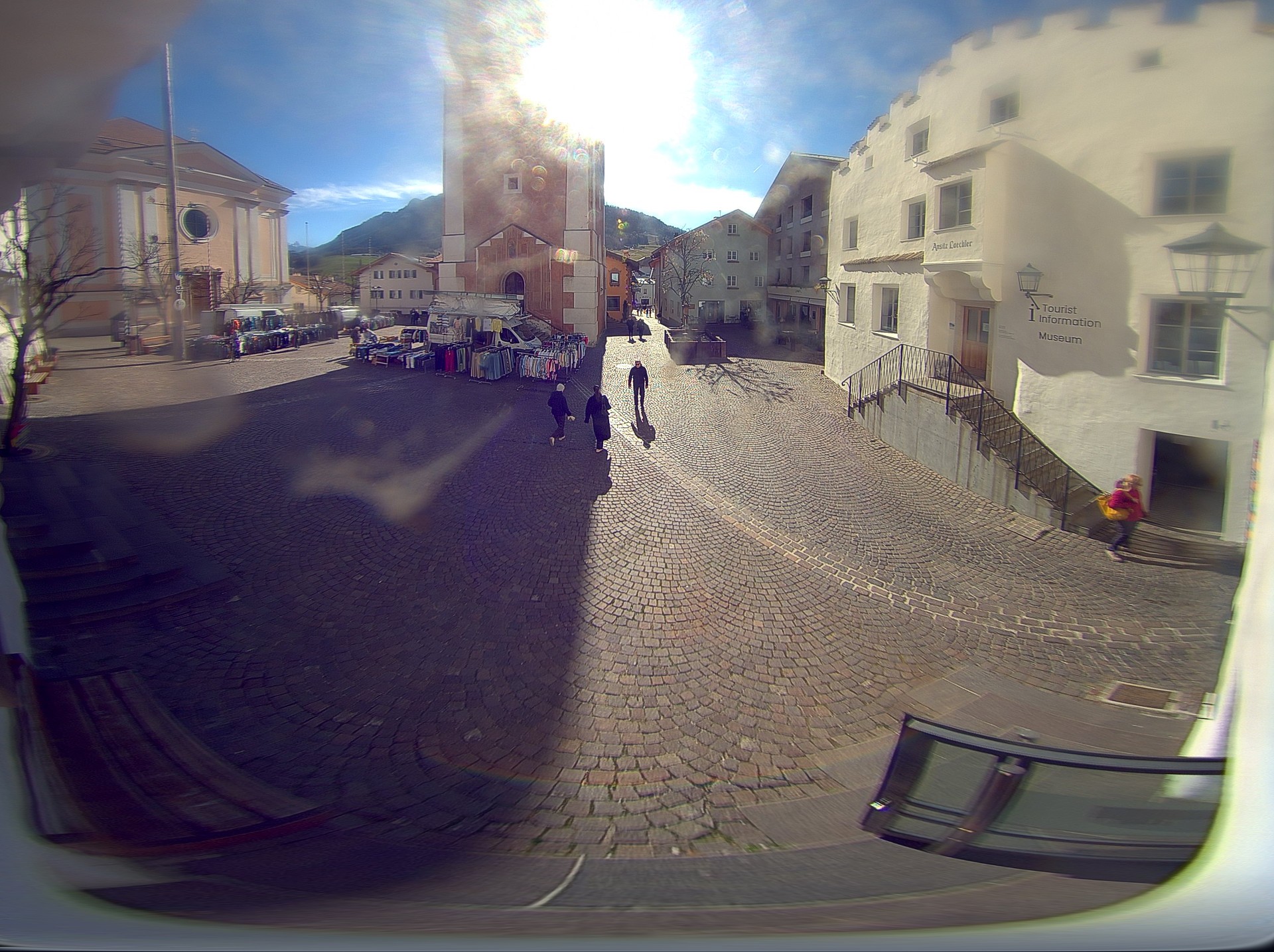 Archiv Foto Webcam Dorfplatz Kastelruth, Südtirol