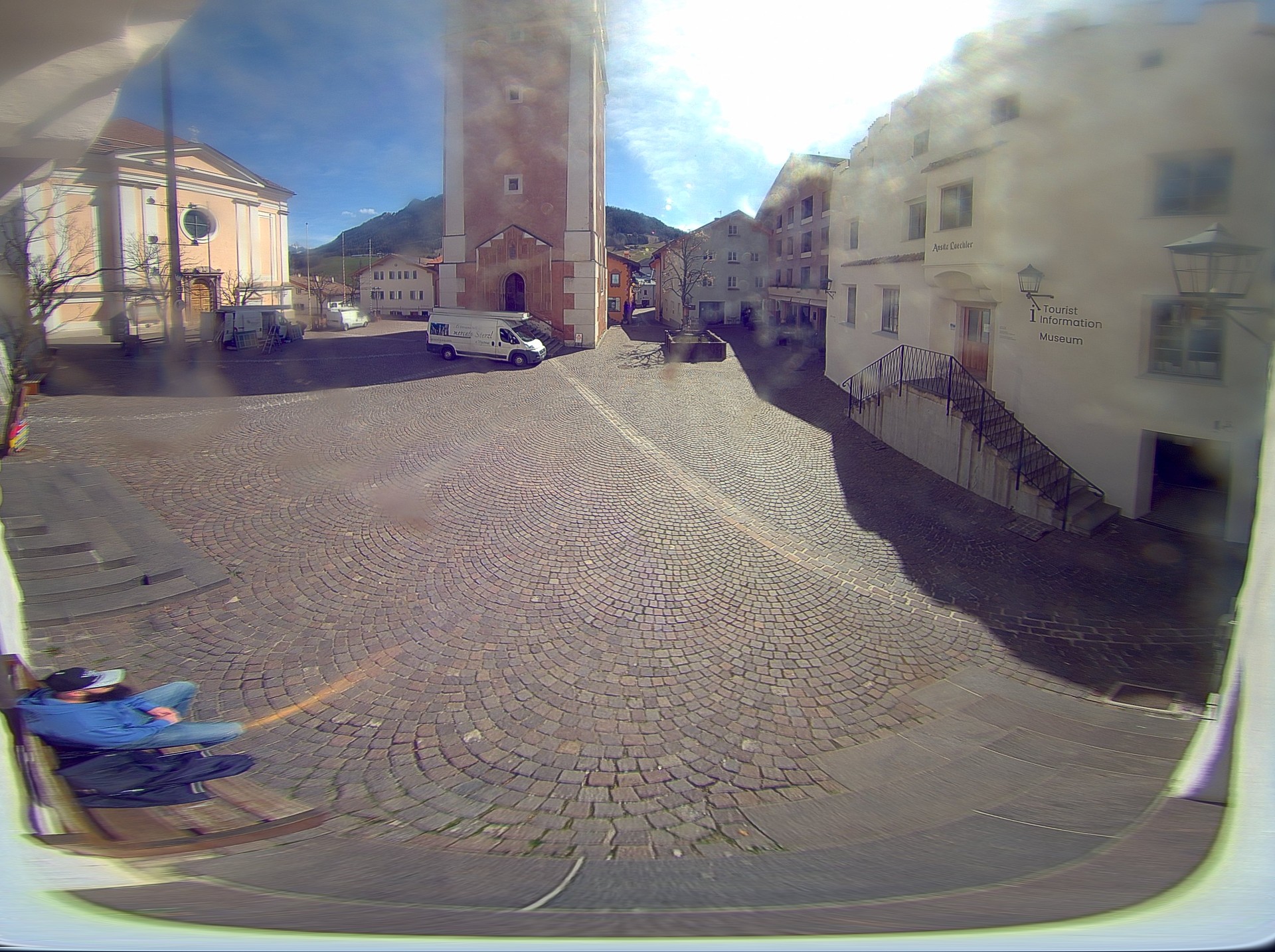 Archiv Foto Webcam Dorfplatz Kastelruth, Südtirol