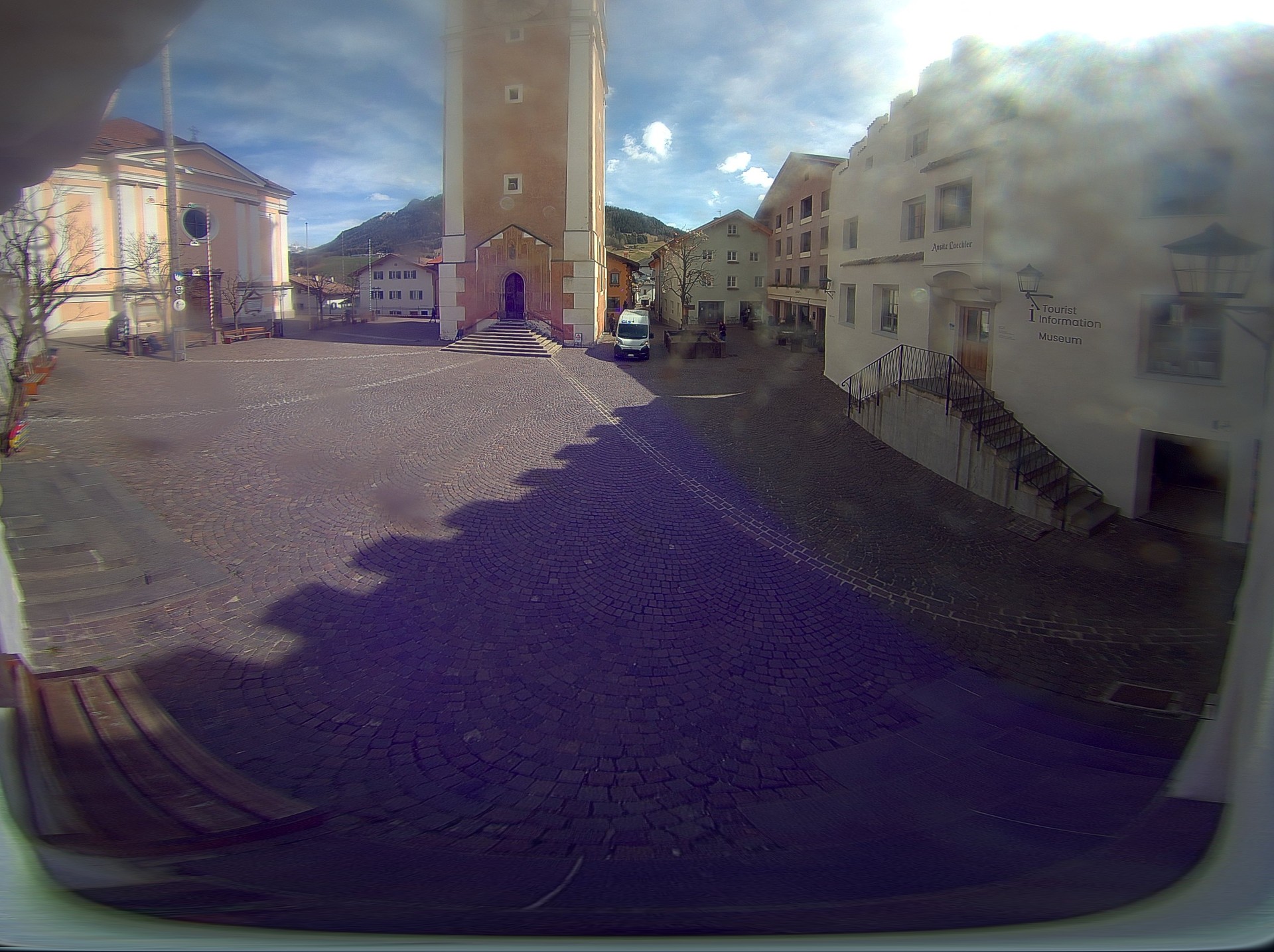 Archiv Foto Webcam Dorfplatz Kastelruth, Südtirol