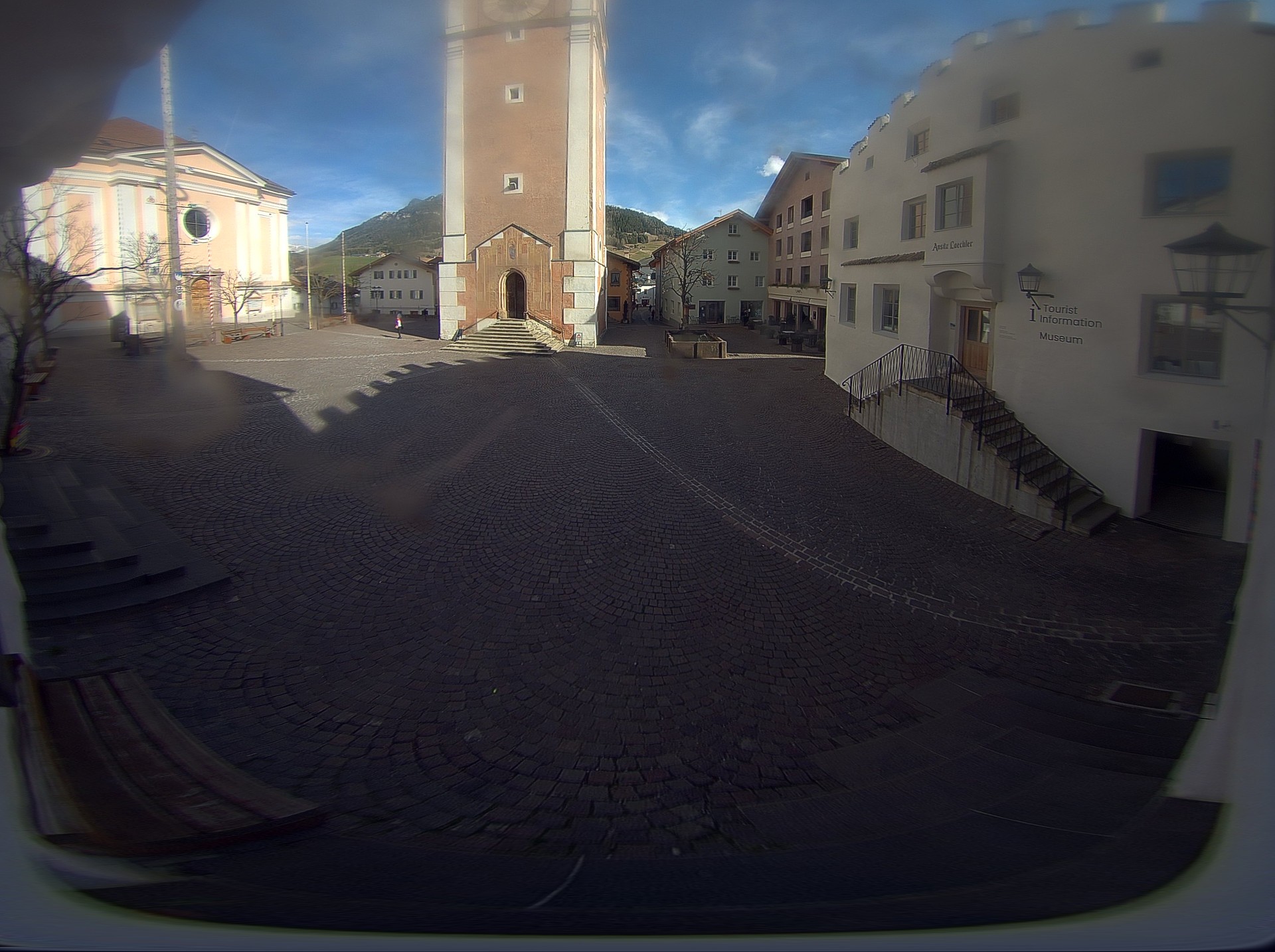 Archiv Foto Webcam Dorfplatz Kastelruth, Südtirol