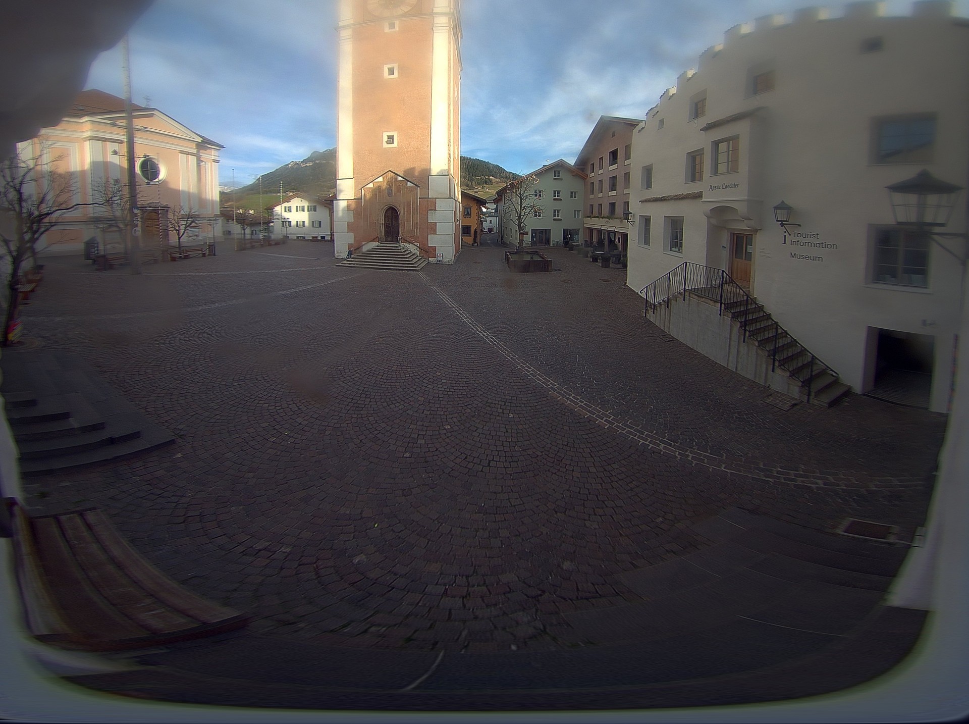 Archiv Foto Webcam Dorfplatz Kastelruth, Südtirol