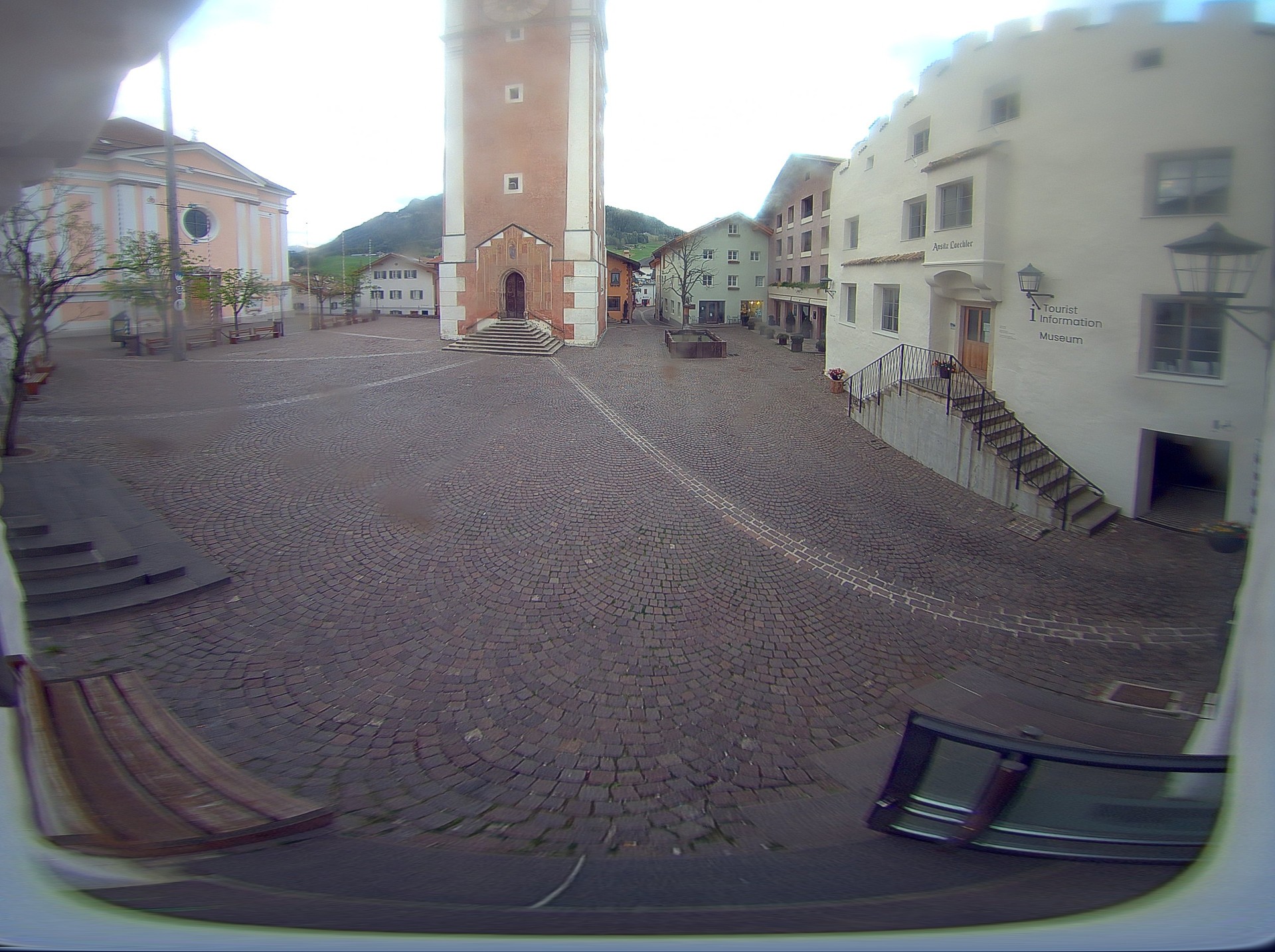 Archiv Foto Webcam Dorfplatz Kastelruth, Südtirol