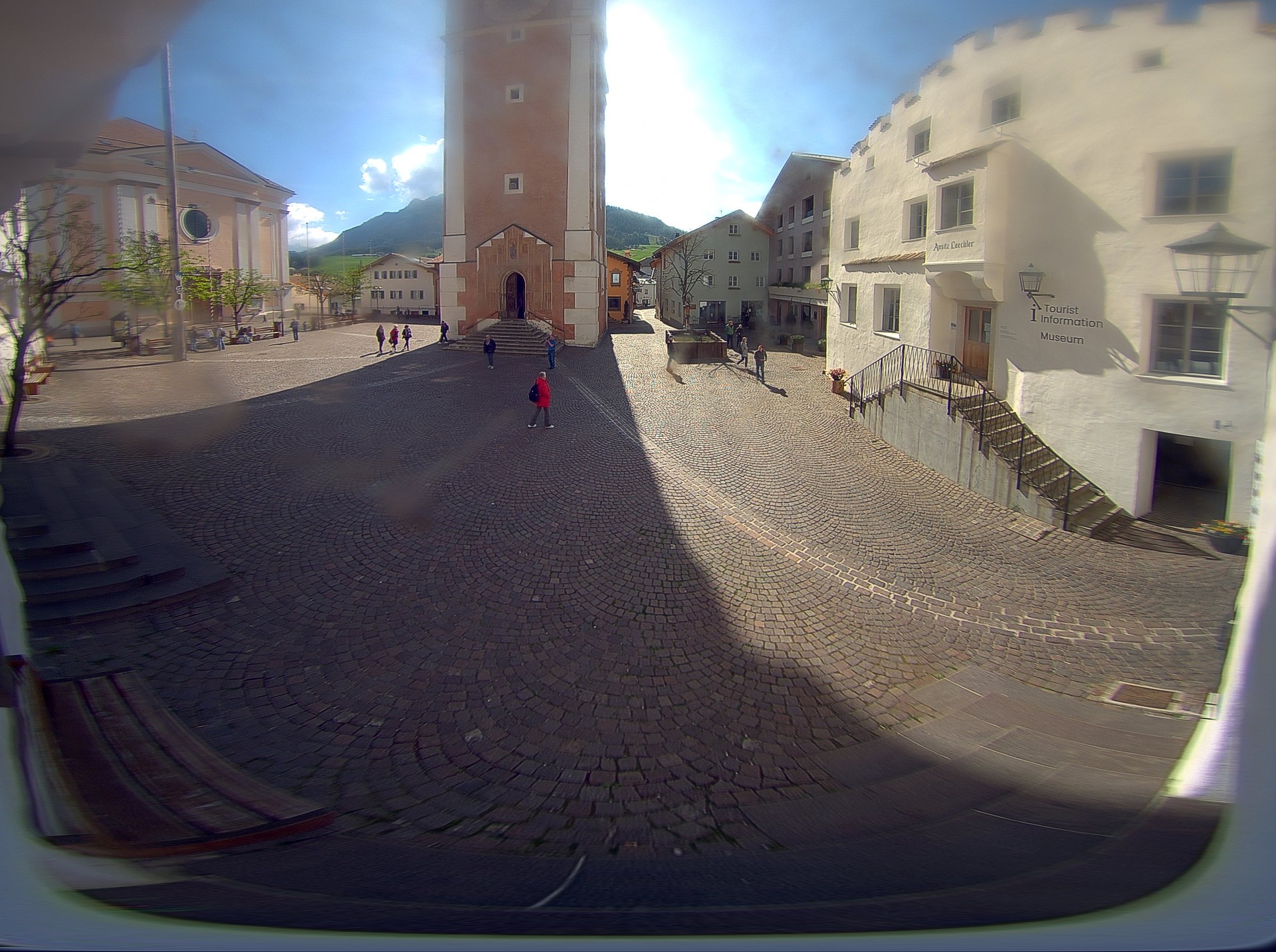Archiv Foto Webcam Dorfplatz Kastelruth, Südtirol