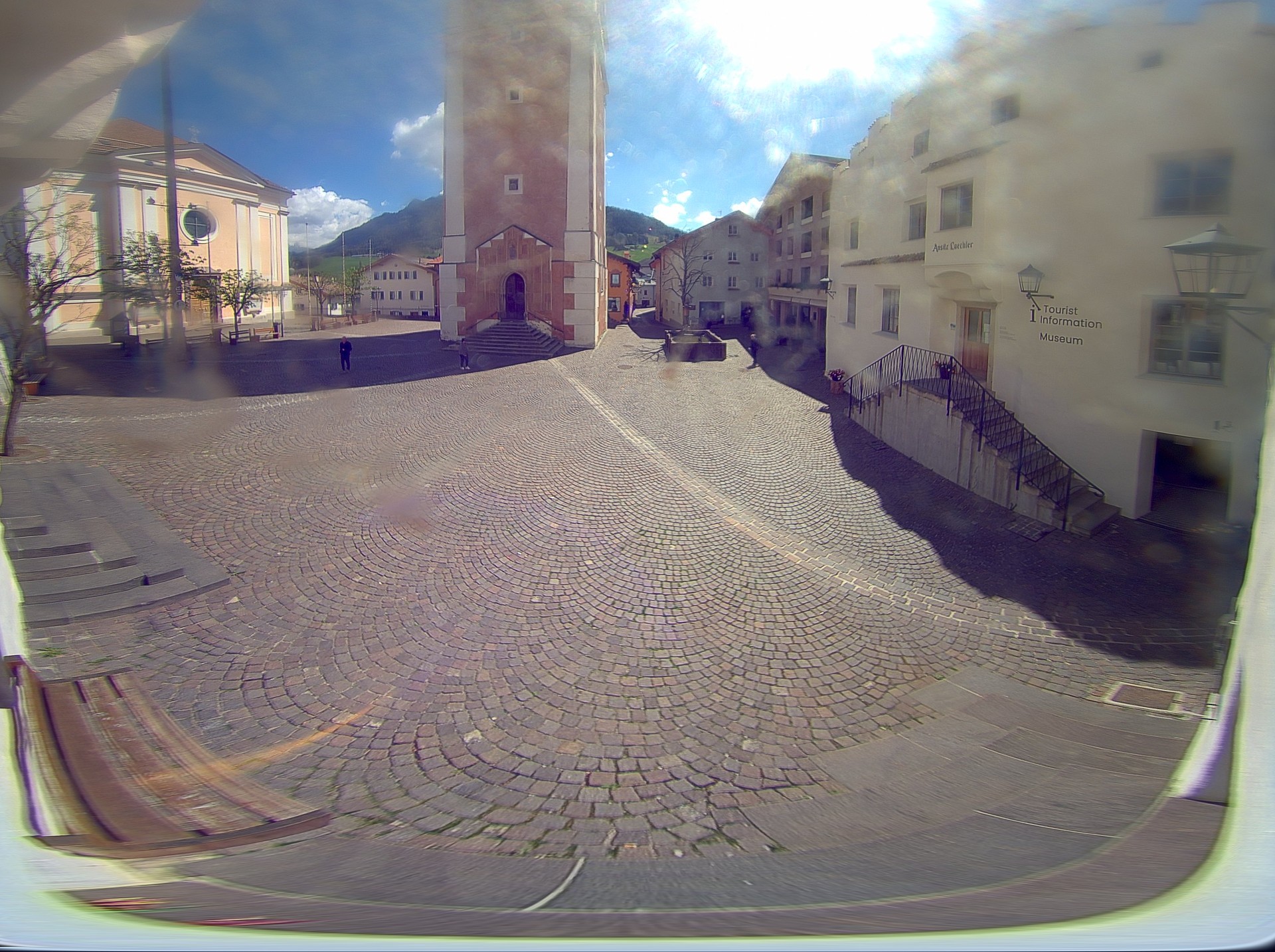 Archiv Foto Webcam Dorfplatz Kastelruth, Südtirol