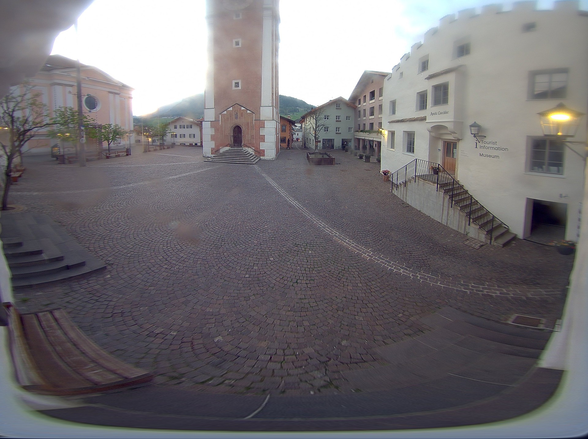 Archiv Foto Webcam Dorfplatz Kastelruth, Südtirol