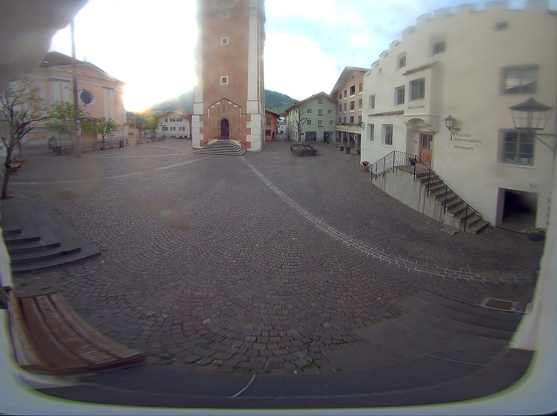 Archiv Foto Webcam Dorfplatz Kastelruth, Südtirol