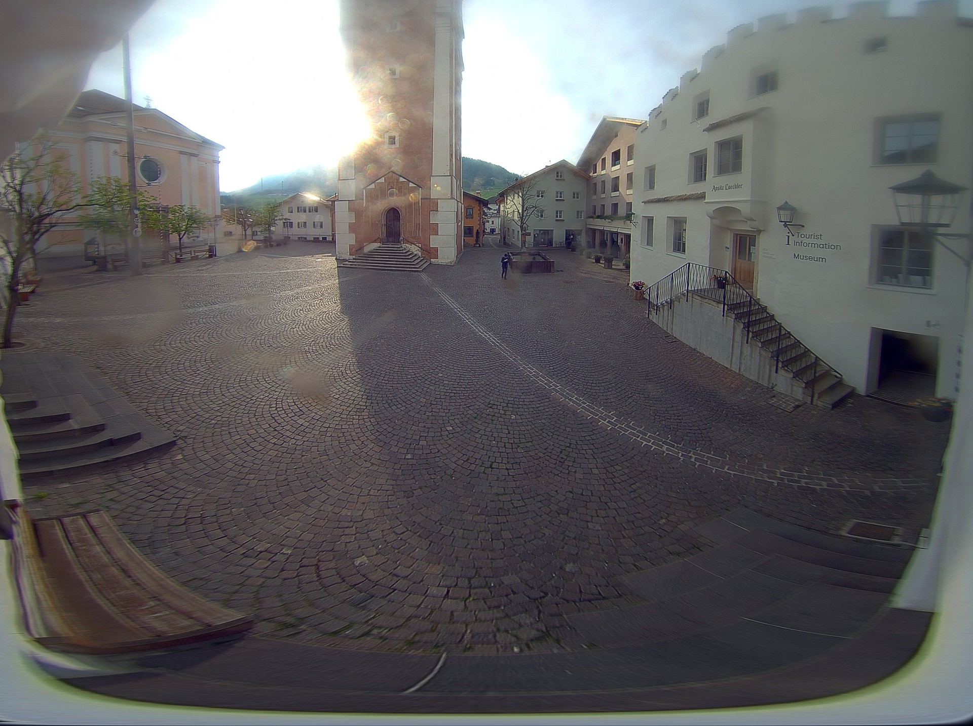 Archiv Foto Webcam Dorfplatz Kastelruth, Südtirol