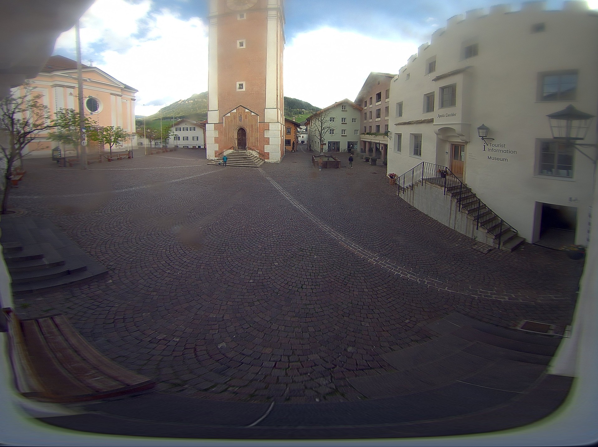 Archiv Foto Webcam Dorfplatz Kastelruth, Südtirol