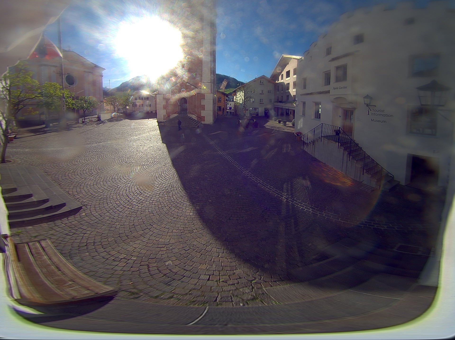 Archiv Foto Webcam Dorfplatz Kastelruth, Südtirol